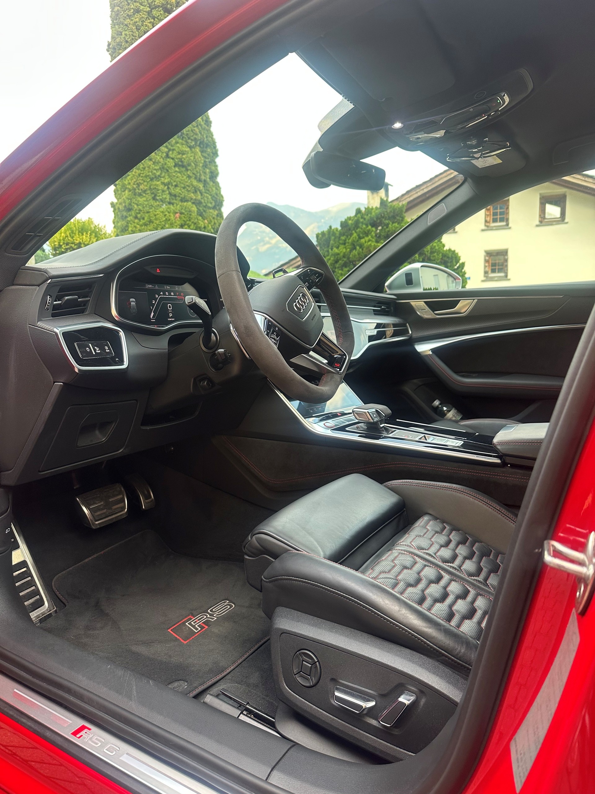 AUDI 4.0 V8 TFSI quattro T-Tronic-image-3