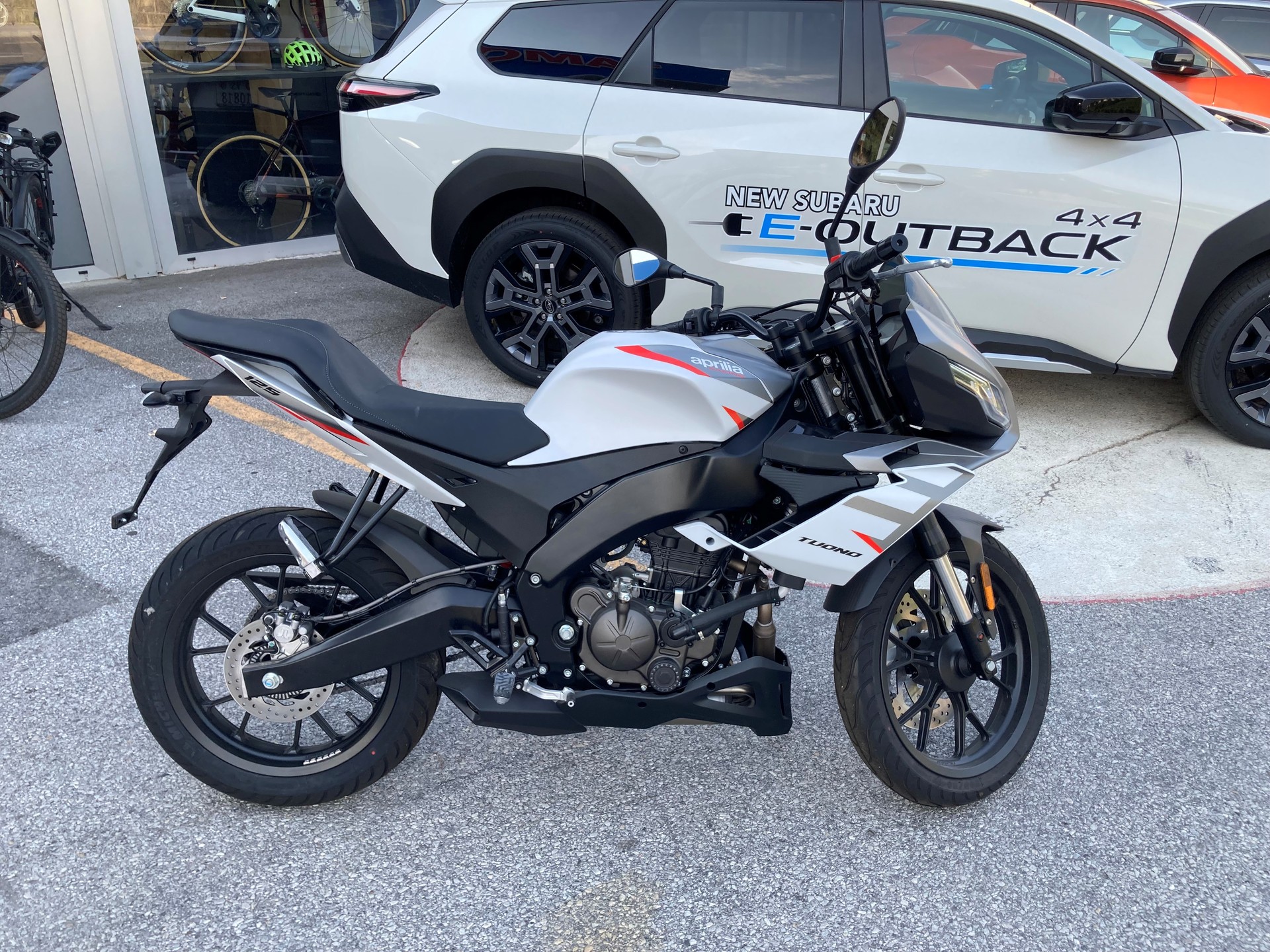 APRILIA Tuono 125-showroom-element-3