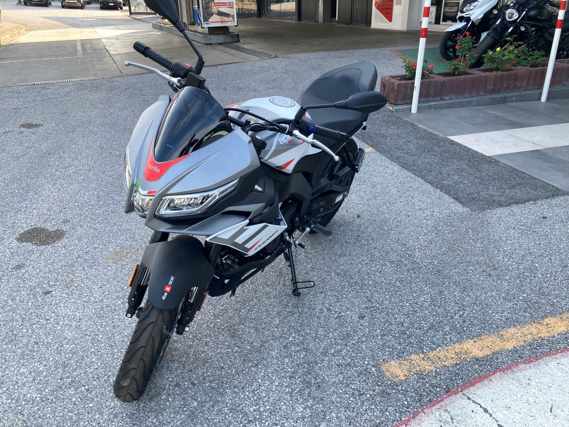 APRILIA Tuono 125-showroom-element-1