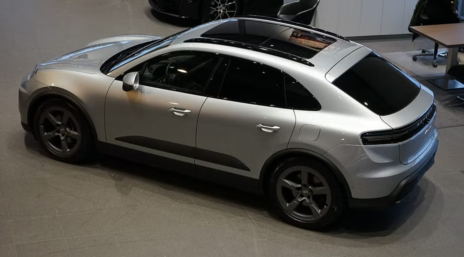 PORSCHE Macan 4 100kWh-image-2