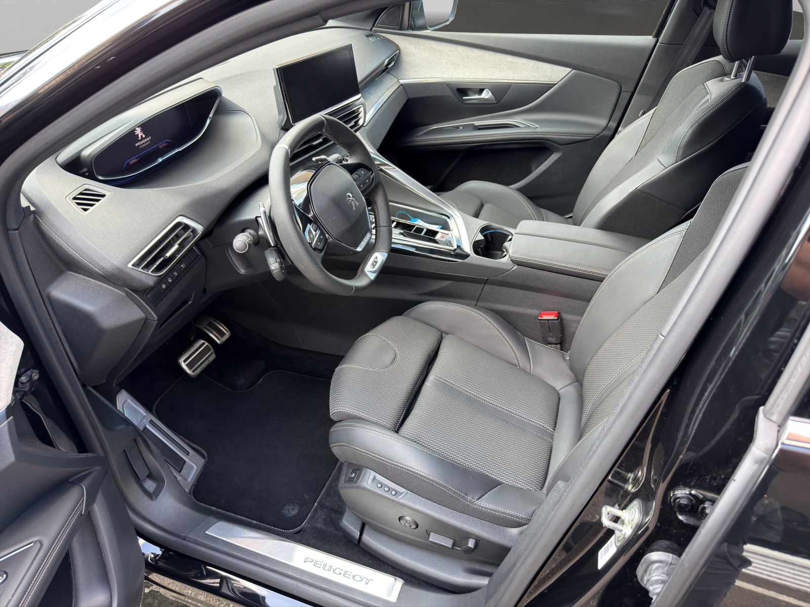 PEUGEOT 3008 1.6 Plug-in Hybrid GT-image-3