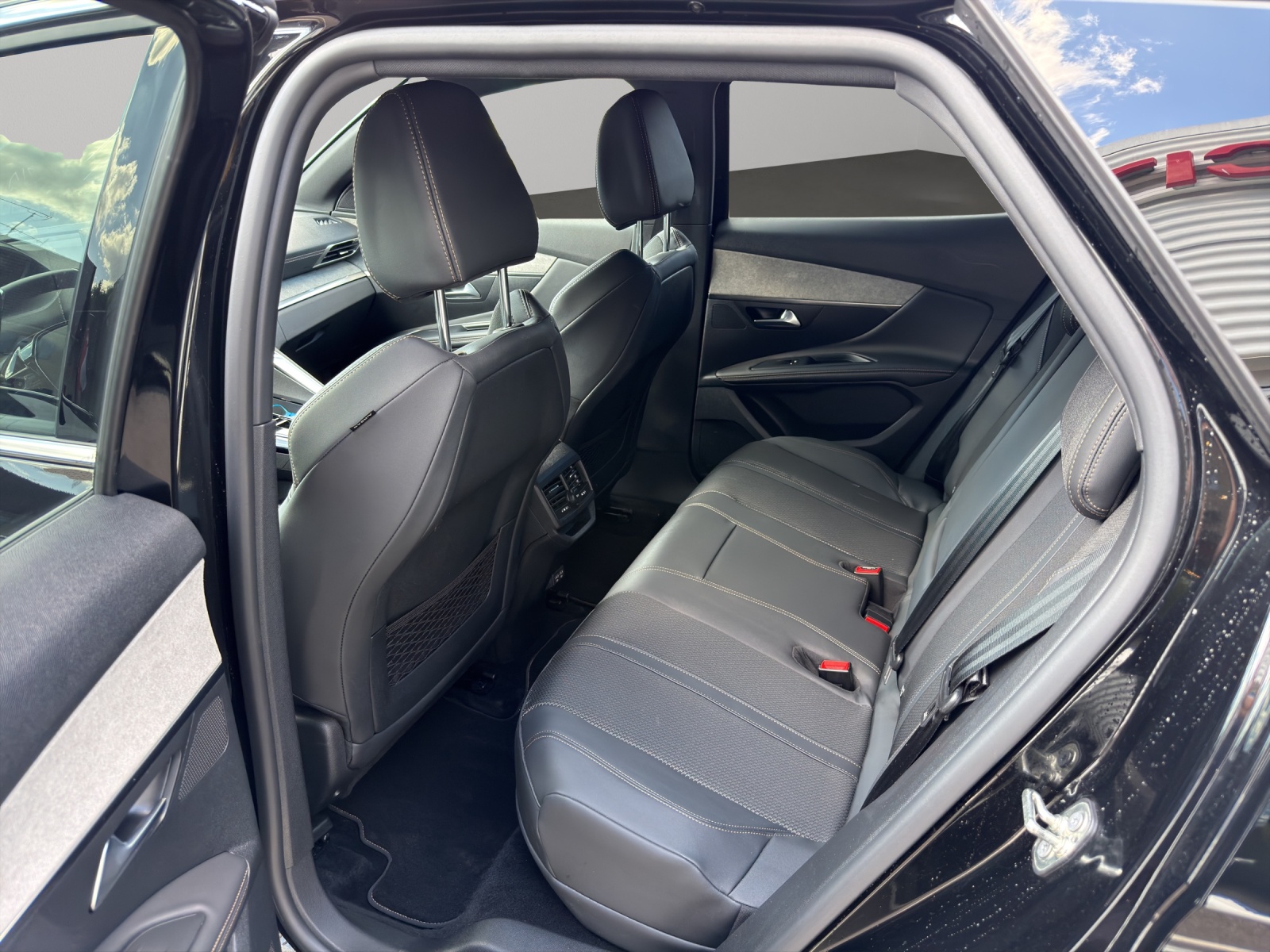 PEUGEOT 3008 1.6 Plug-in Hybrid GT-image-4