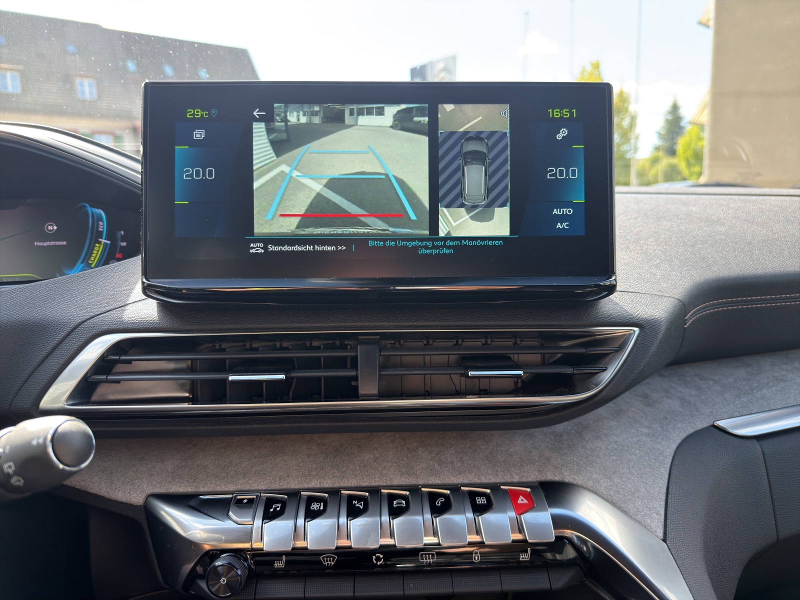 PEUGEOT 3008 1.6 Plug-in Hybrid GT-image-9