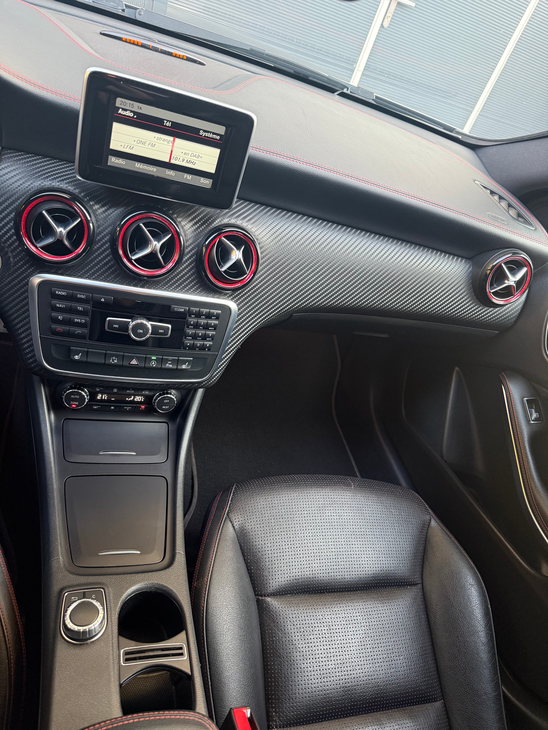 MERCEDES-BENZ A 250 Sport Amg-Line 7G-DCT-image-14