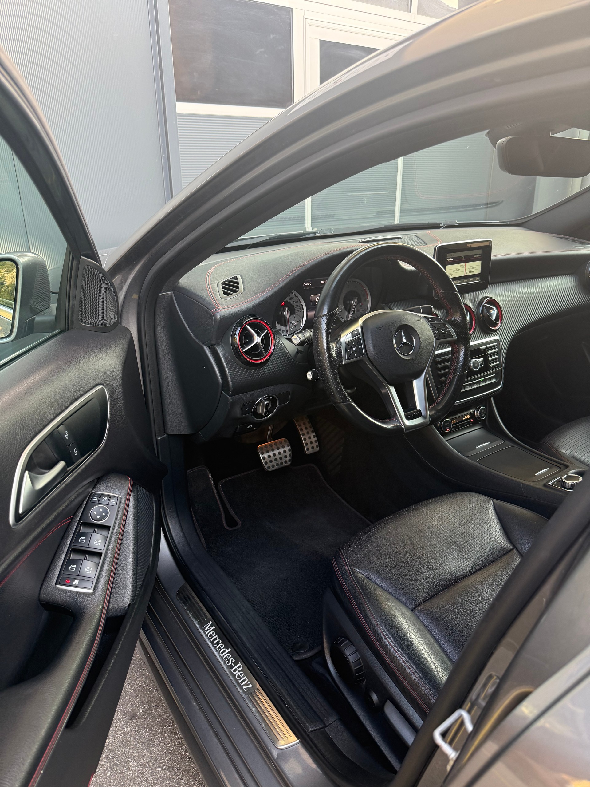 MERCEDES-BENZ A 250 Sport Amg-Line 7G-DCT-image-12