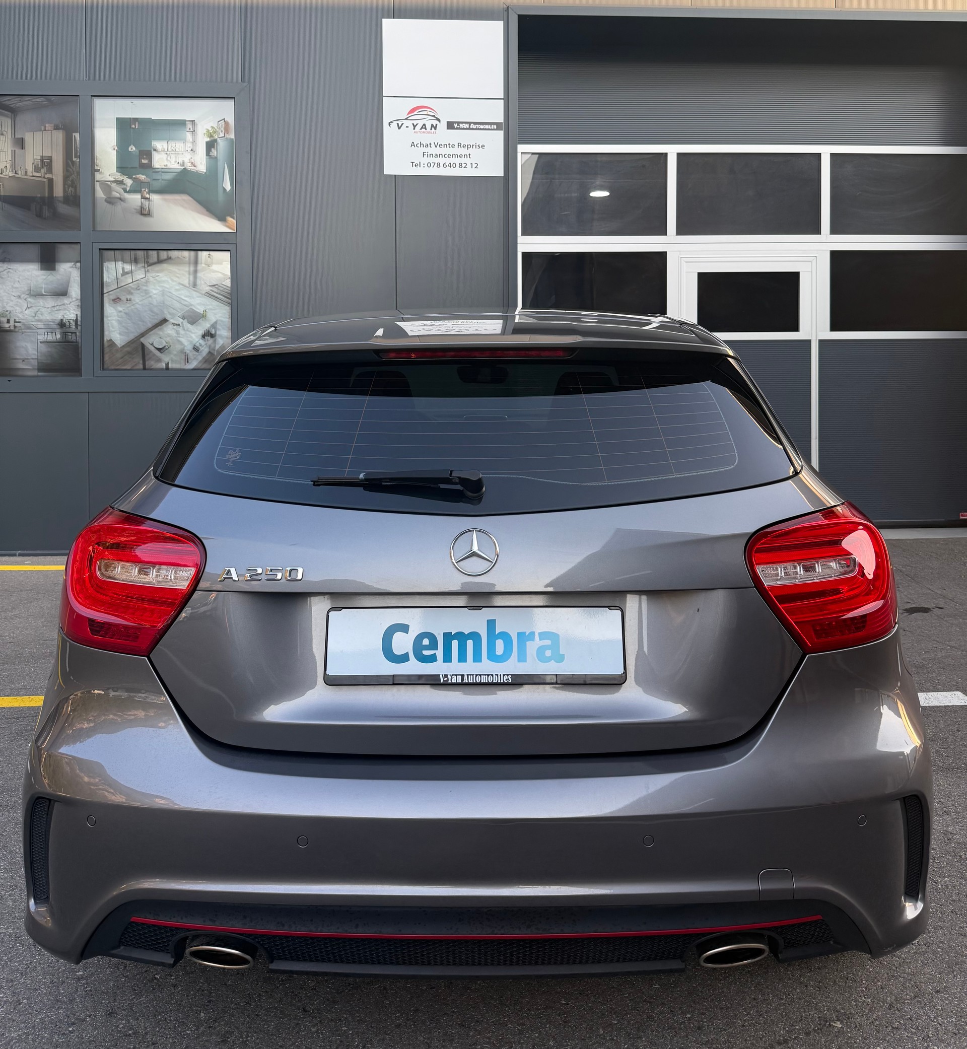 MERCEDES-BENZ A 250 Sport Amg-Line 7G-DCT-image-5