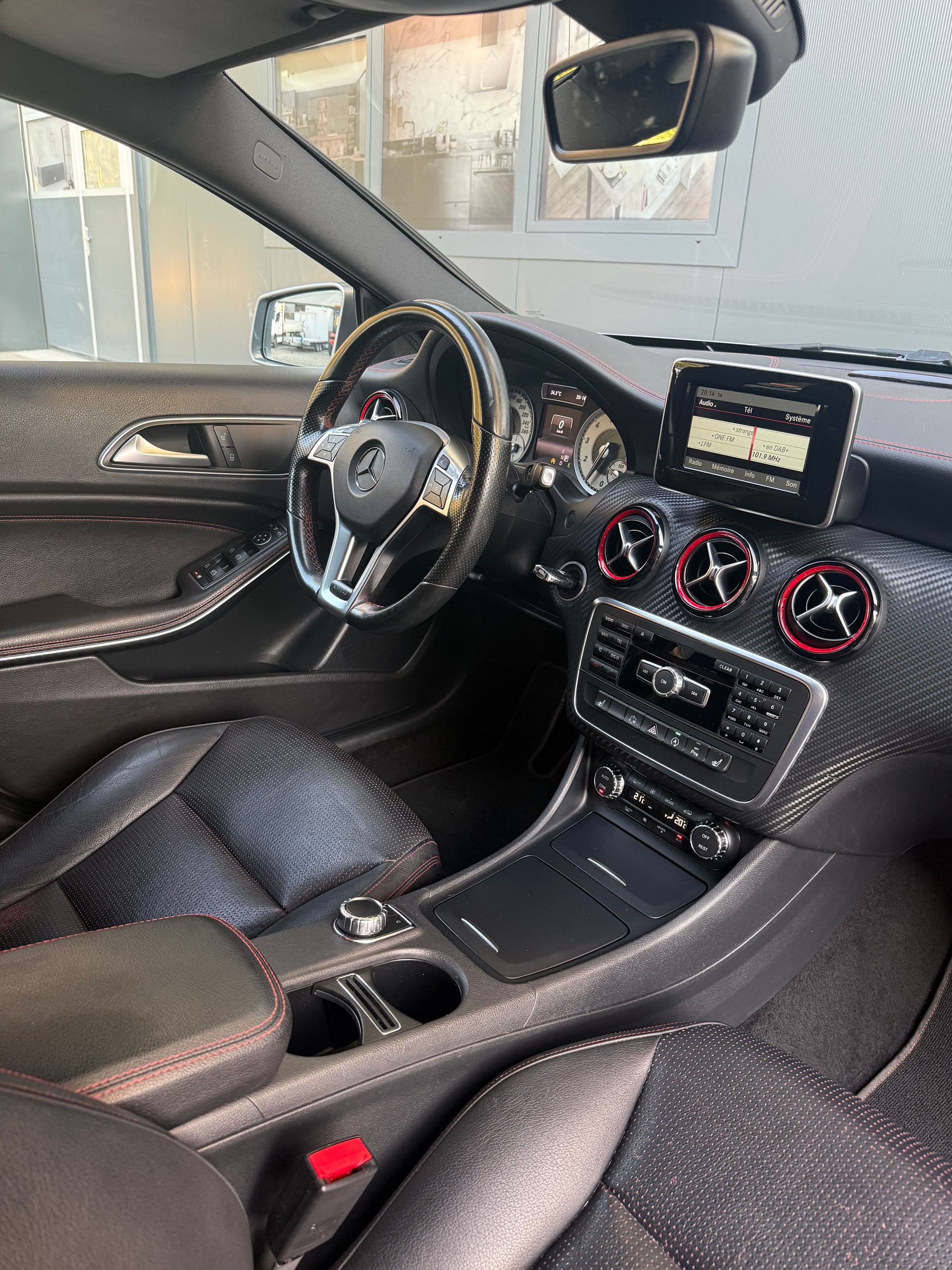 MERCEDES-BENZ A 250 Sport Amg-Line 7G-DCT-image-11