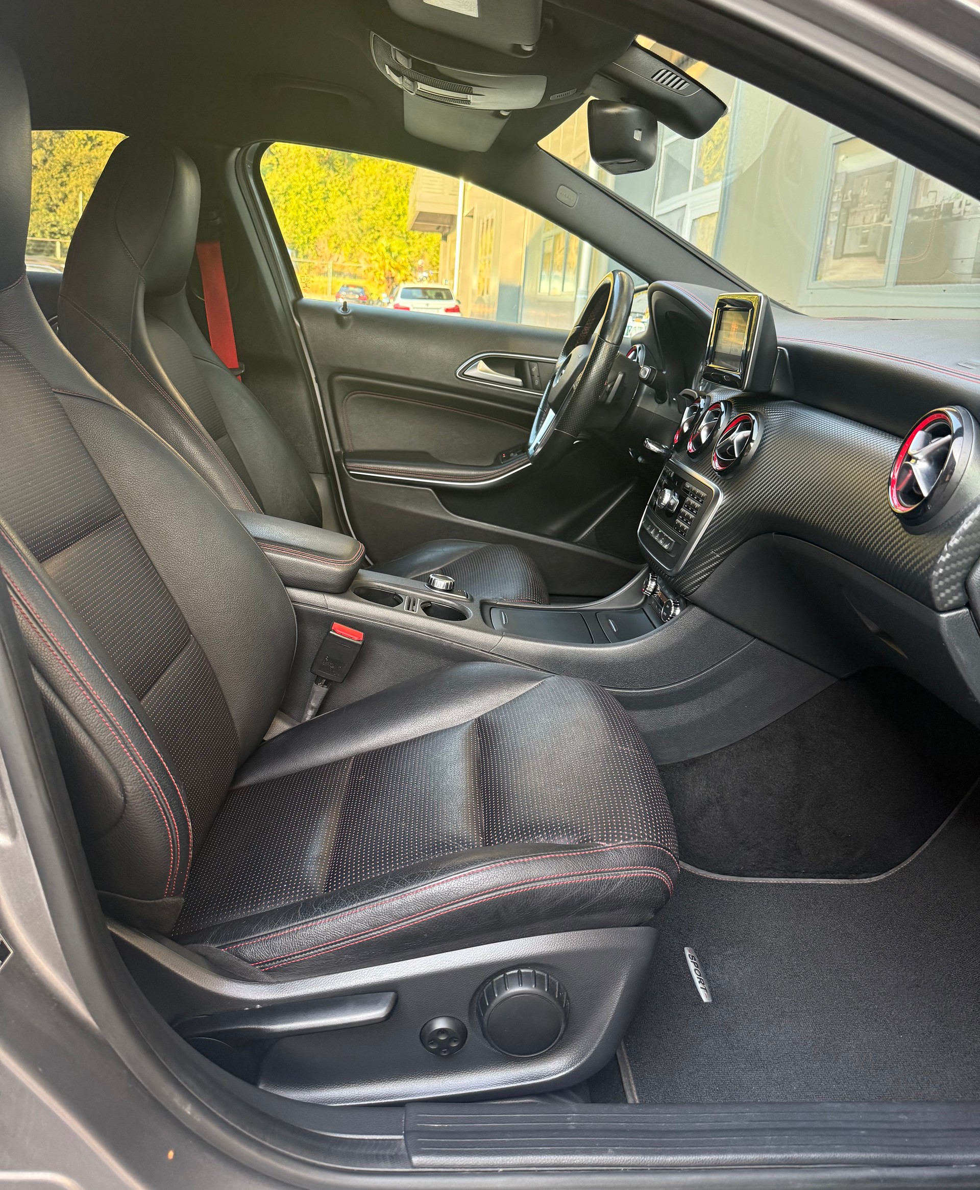 MERCEDES-BENZ A 250 Sport Amg-Line 7G-DCT-image-10