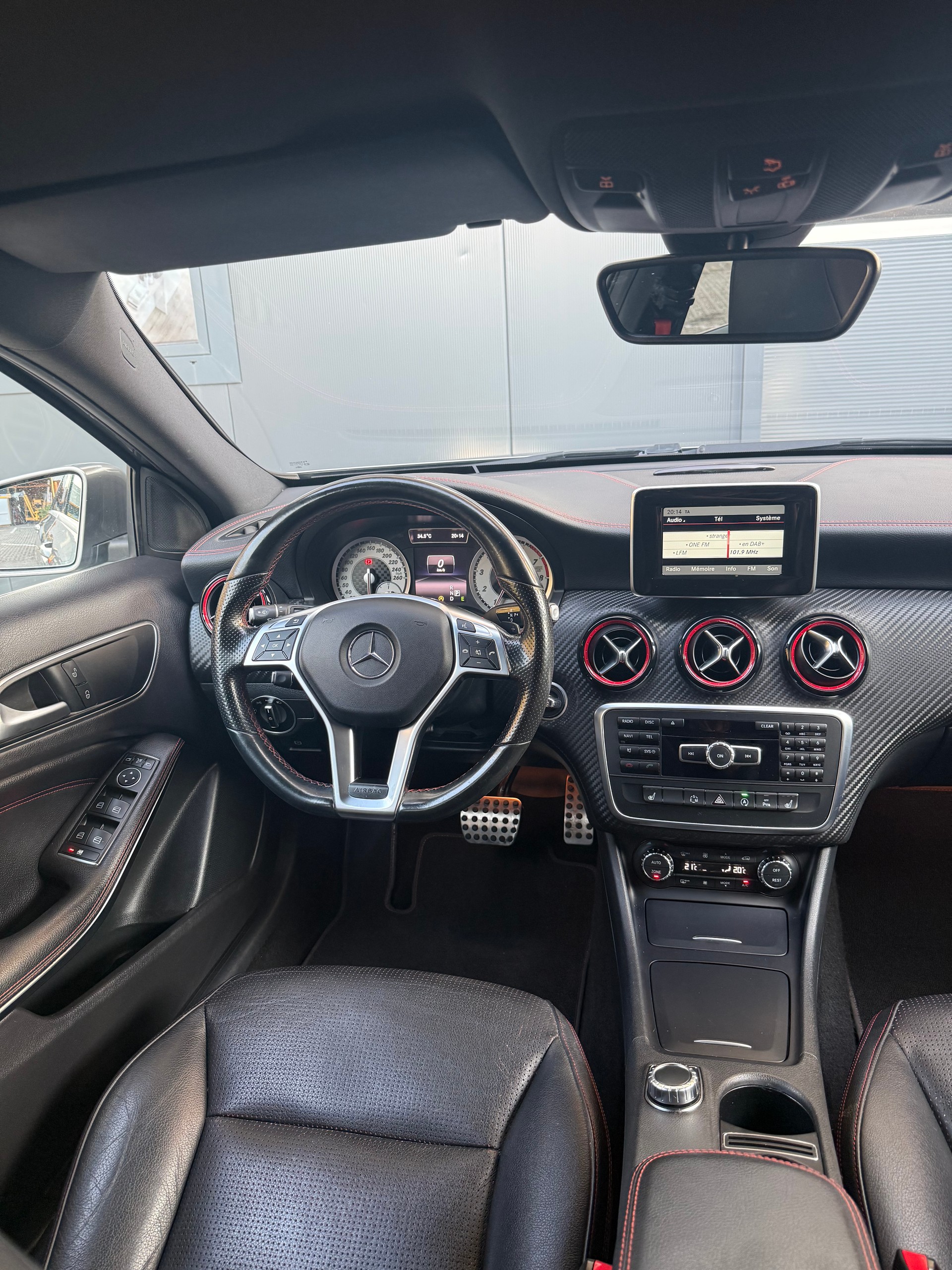 MERCEDES-BENZ A 250 Sport Amg-Line 7G-DCT-image-9