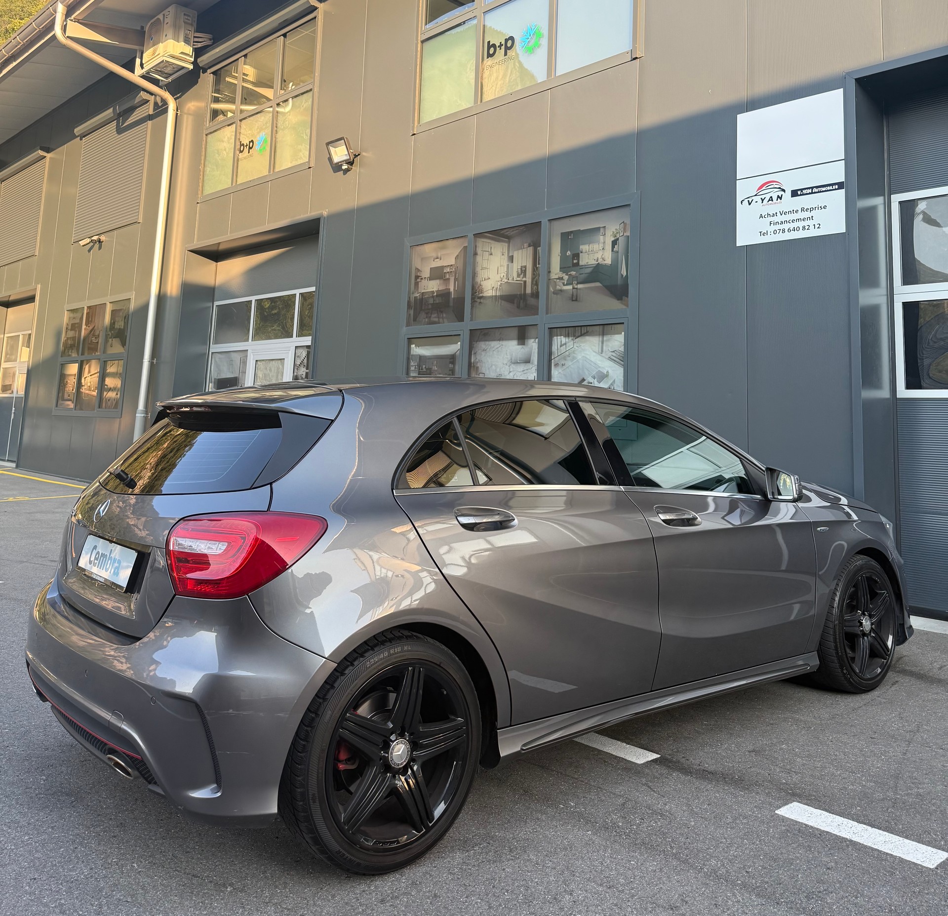 MERCEDES-BENZ A 250 Sport Amg-Line 7G-DCT-image-6