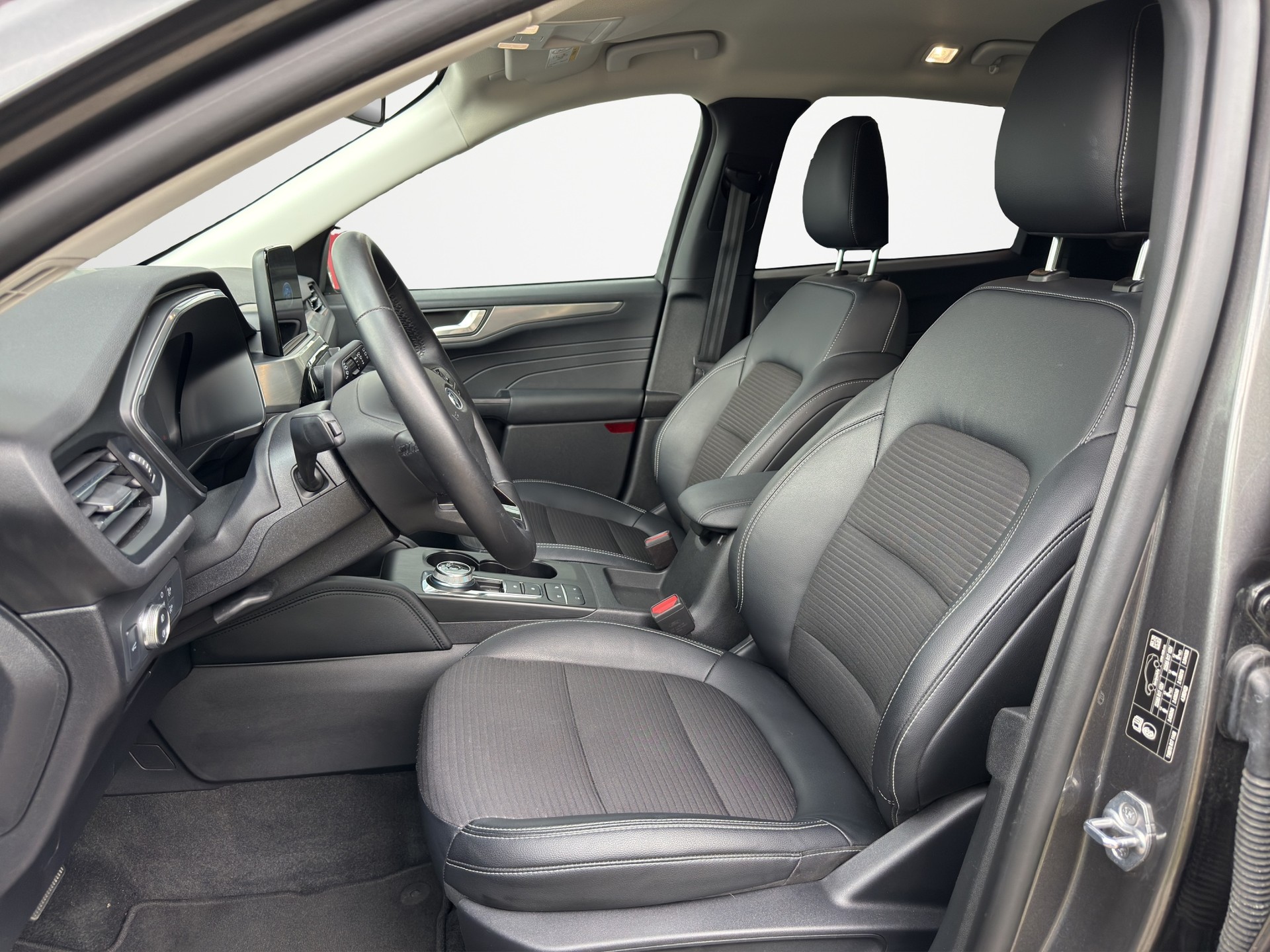 FORD Kuga 2.5 FHEV Titanium X 4WD-image-6