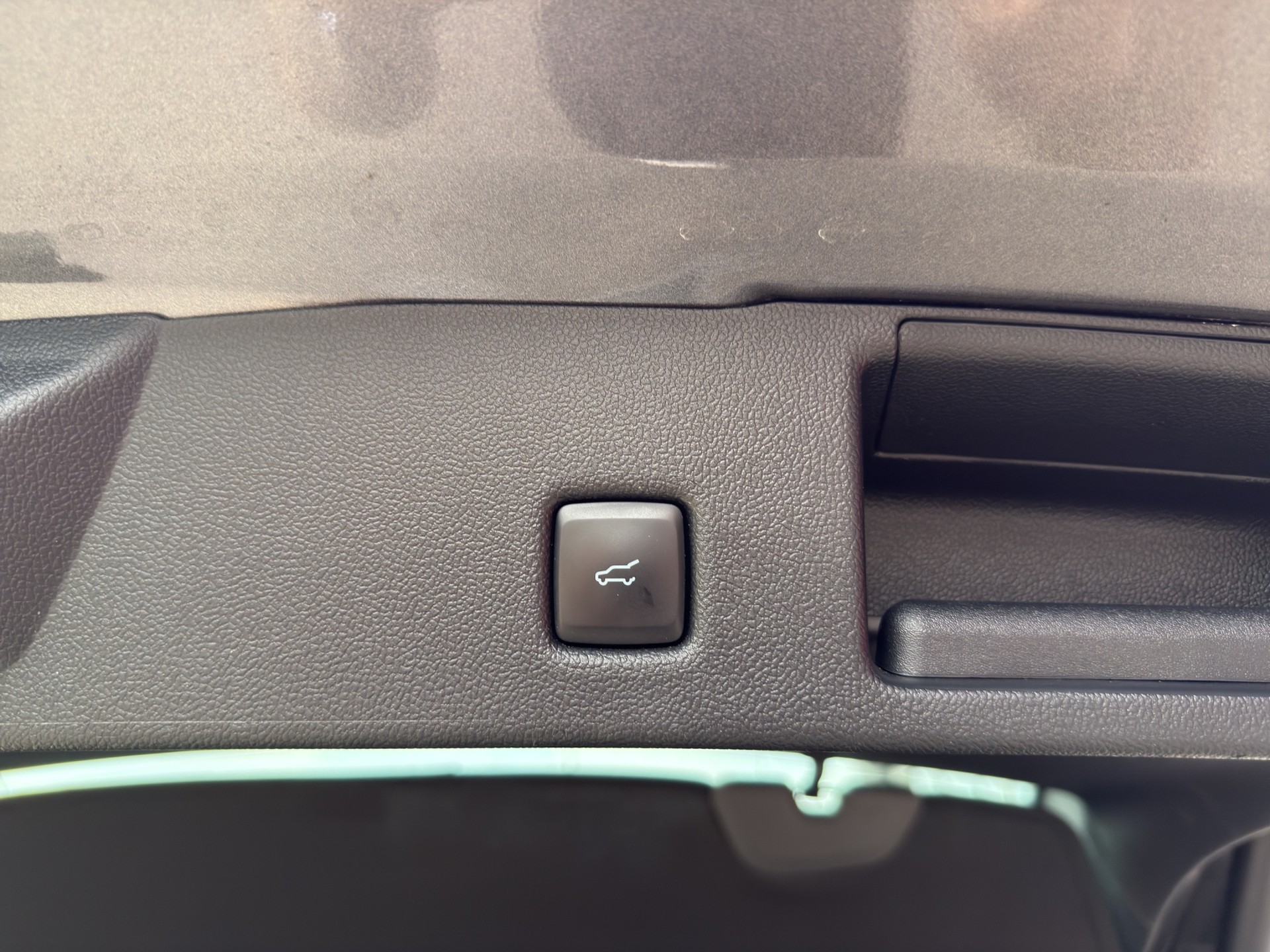 FORD Kuga 2.5 FHEV Titanium X 4WD-image-15
