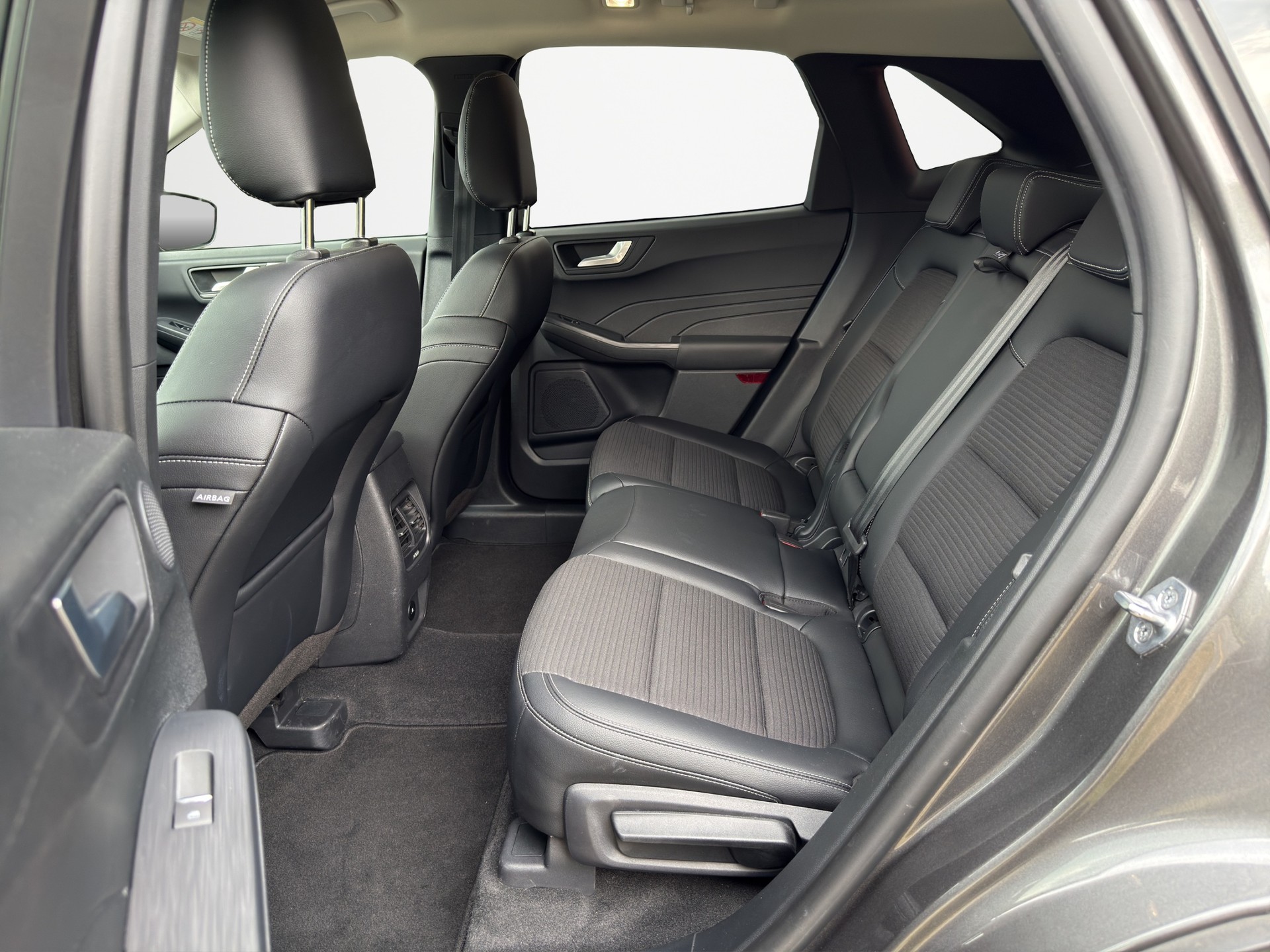 FORD Kuga 2.5 FHEV Titanium X 4WD-image-9