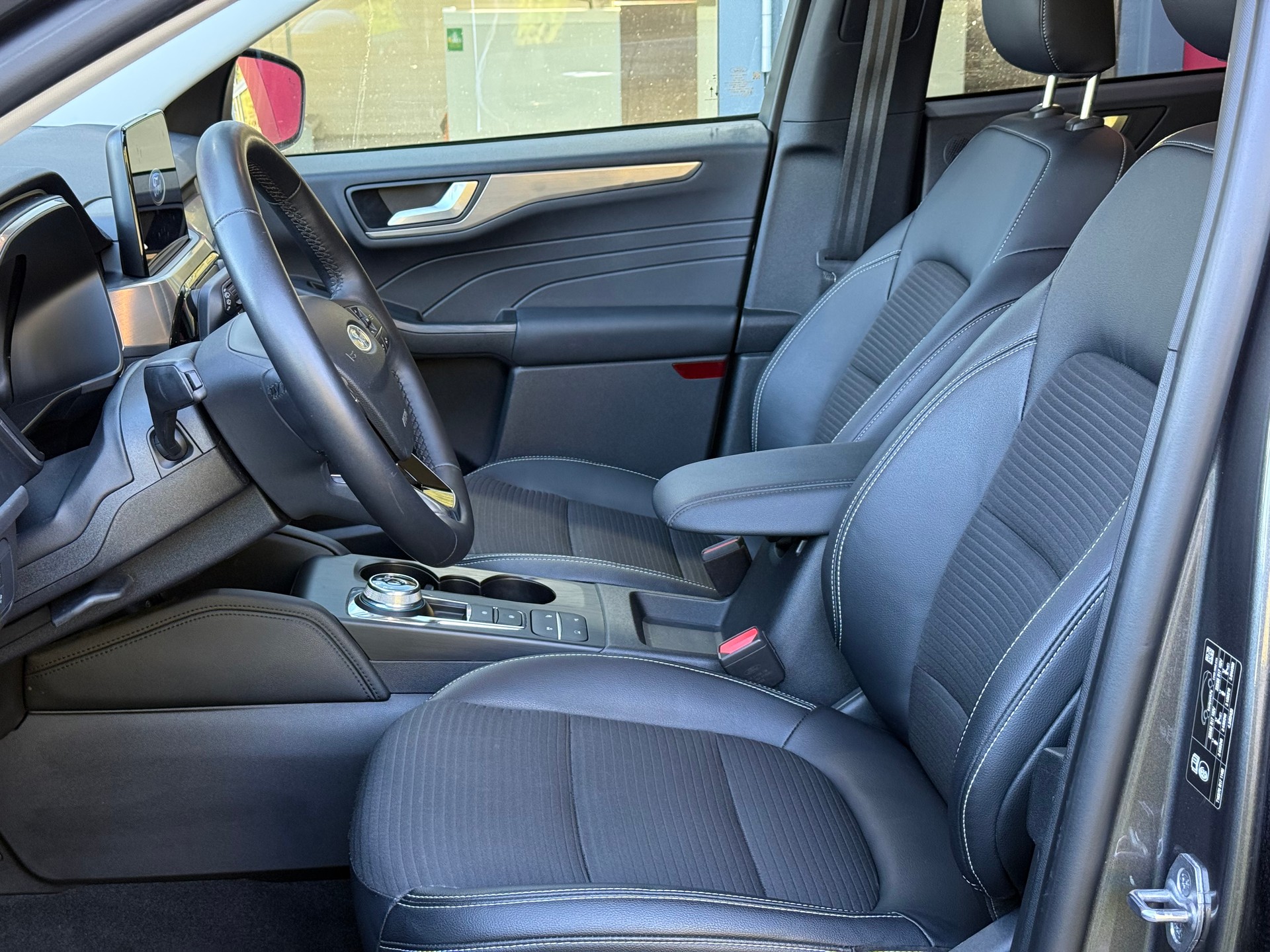FORD Kuga 2.5 FHEV Titanium X 4WD LEASING AB 272.95 CHF / MONAT-image-6