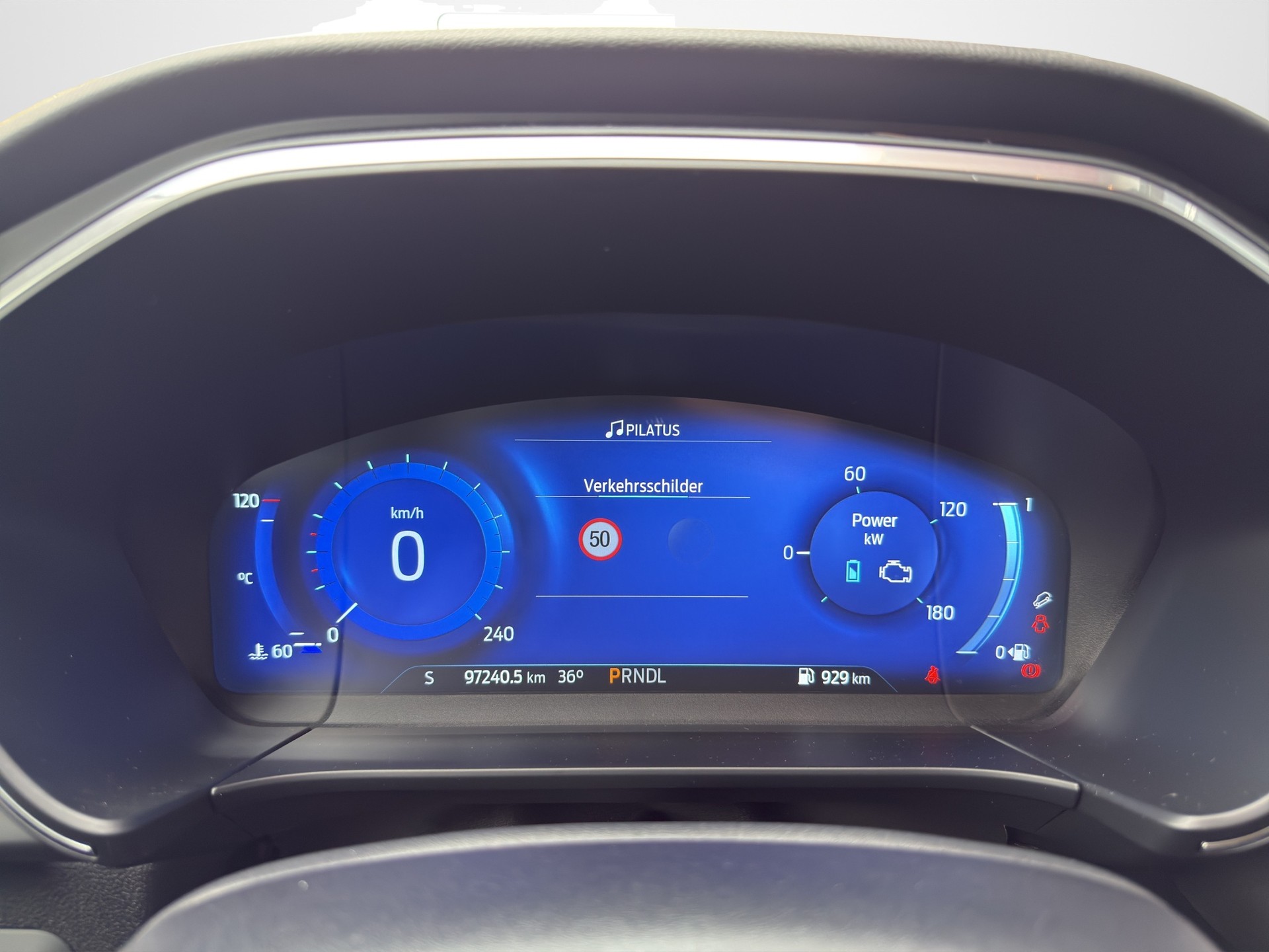 FORD Kuga 2.5 FHEV Titanium X 4WD-image-8