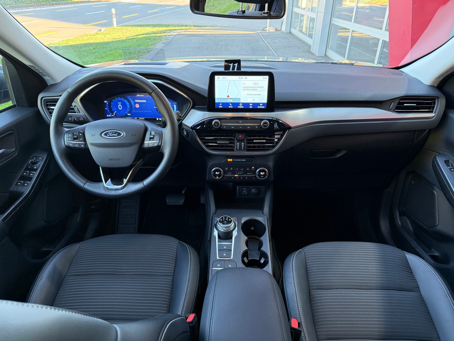 FORD Kuga 2.5 FHEV Titanium X 4WD LEASING AB 272.95 CHF / MONAT-image-4