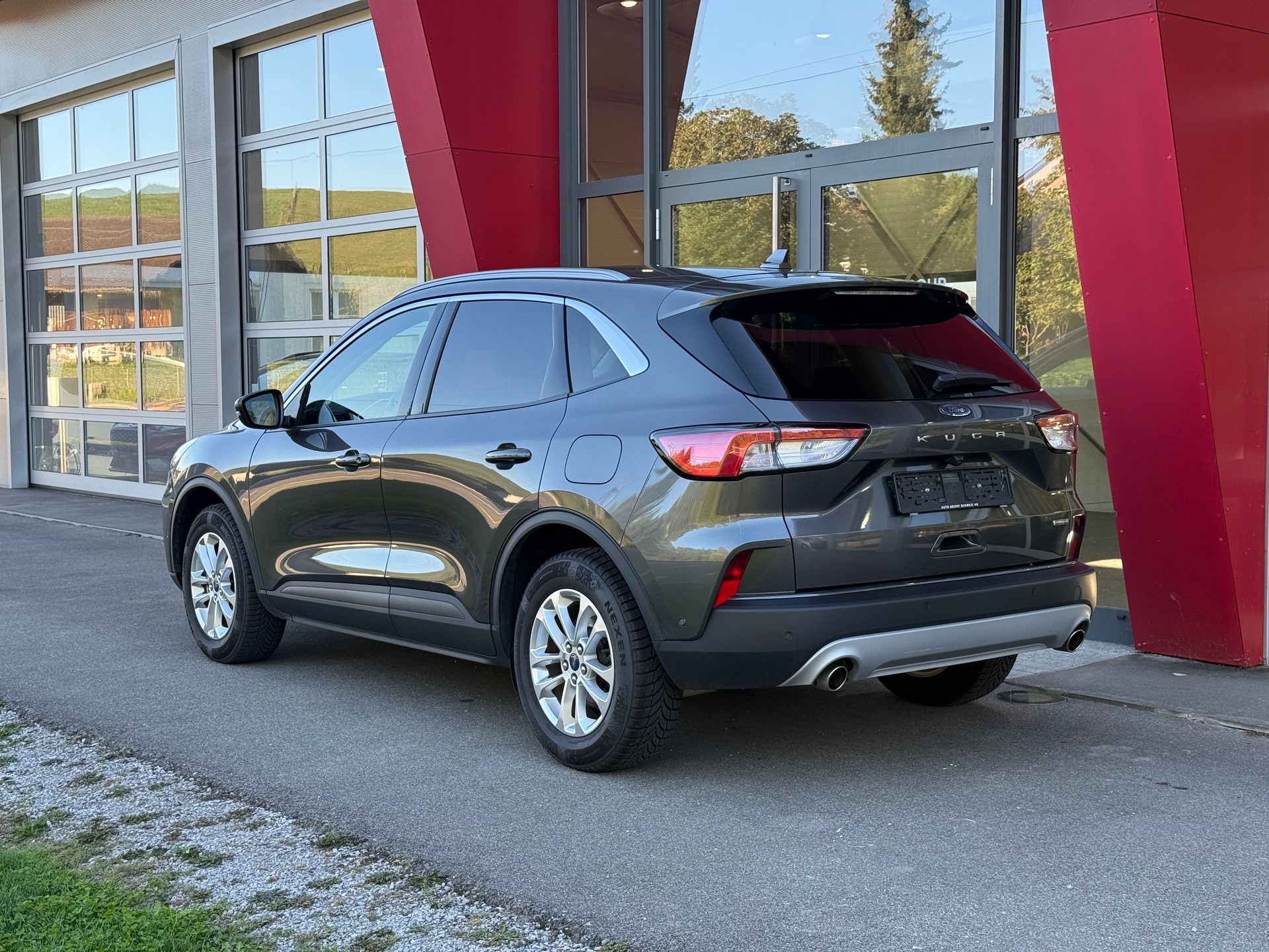 FORD Kuga 2.5 FHEV Titanium X 4WD LEASING AB 272.95 CHF / MONAT-image-2
