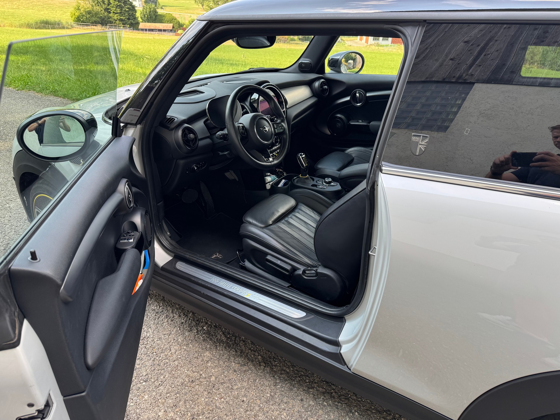MINI Cooper SE-image-3