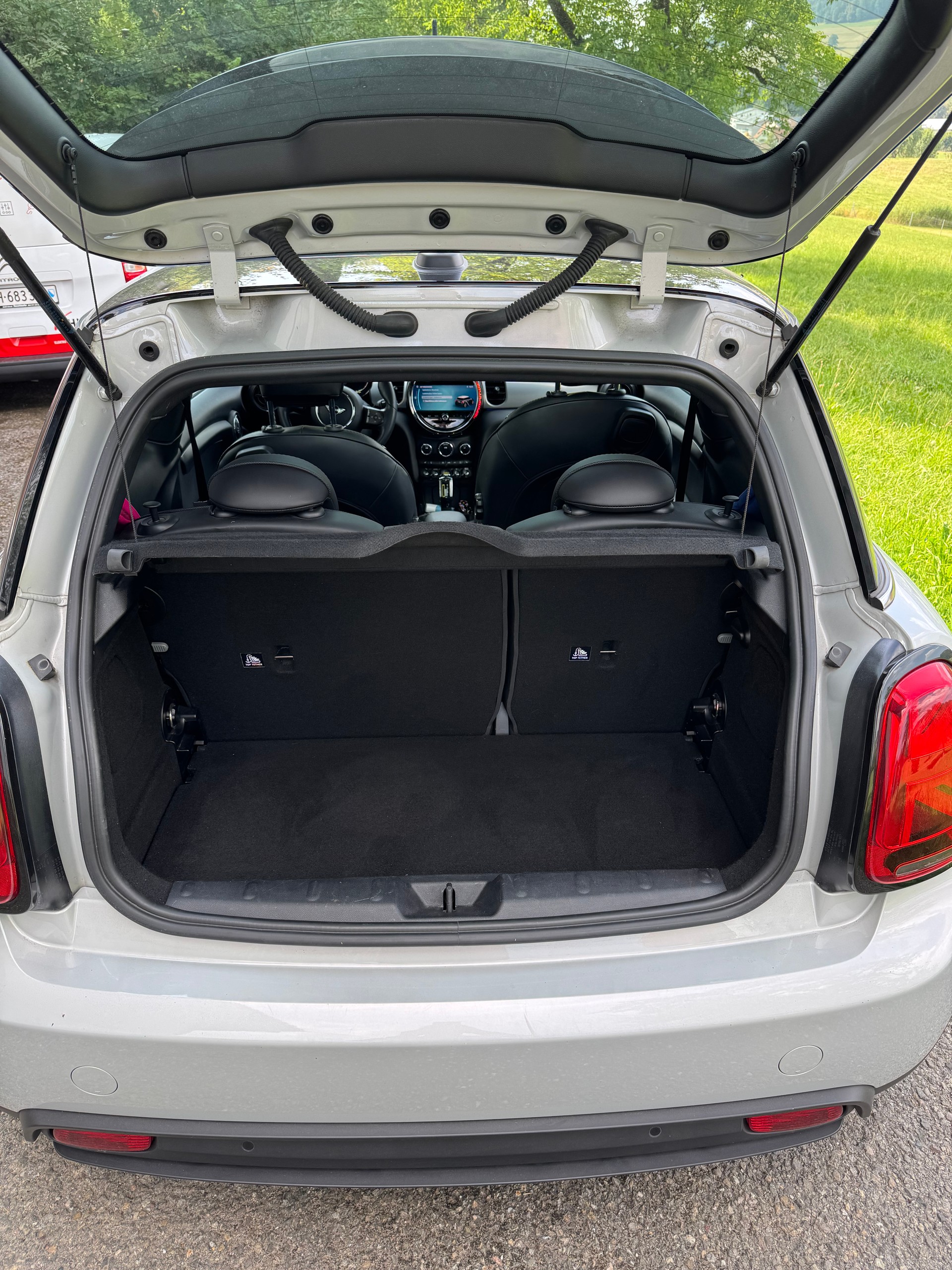 MINI Cooper SE-image-2