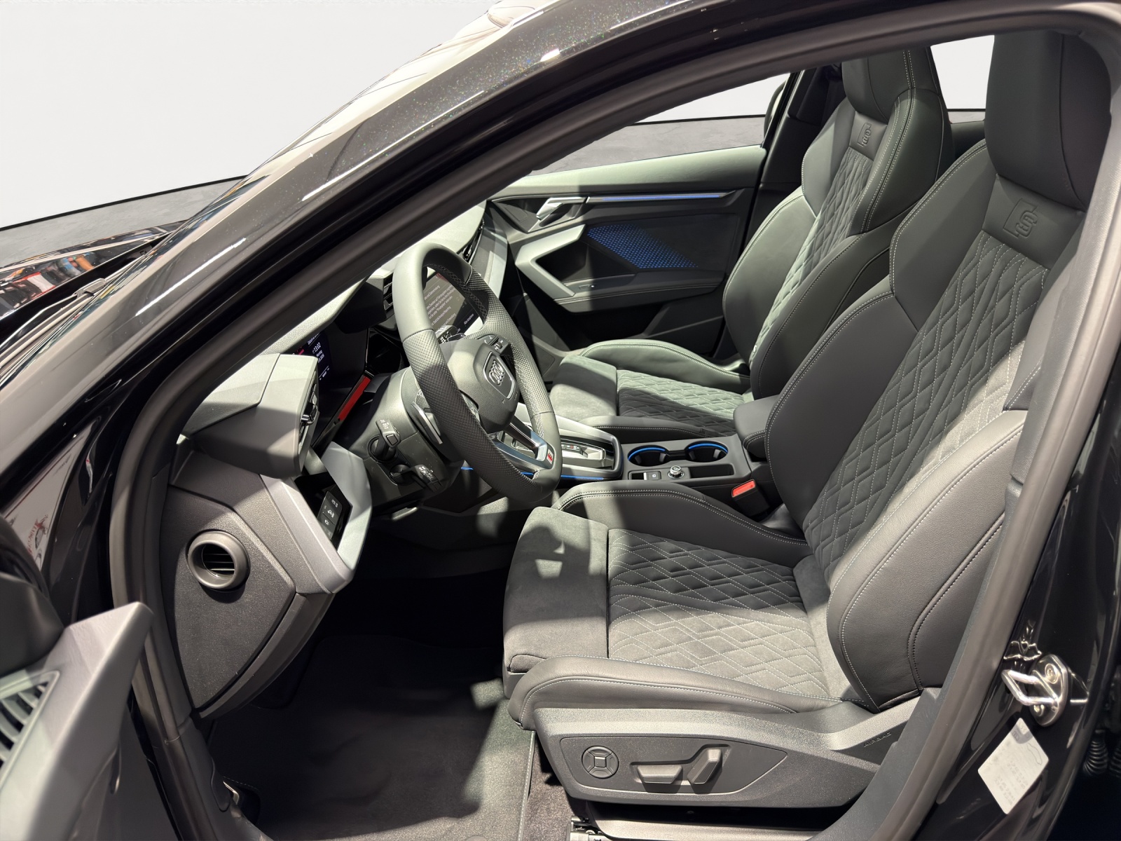 AUDI S3 Sportback quattro S tronic 333PS-image-4