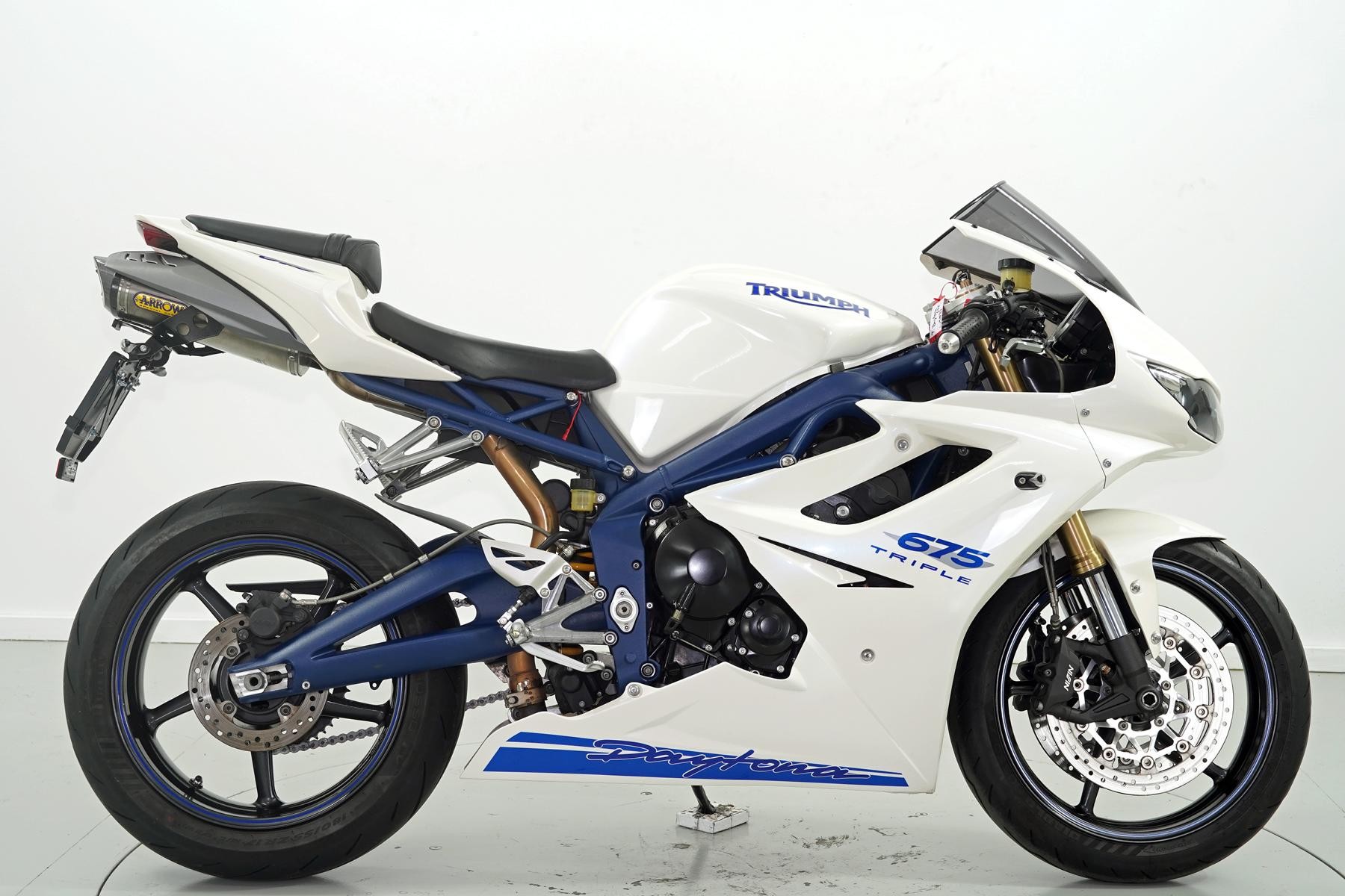 TRIUMPH Daytona 675-showroom-element-3