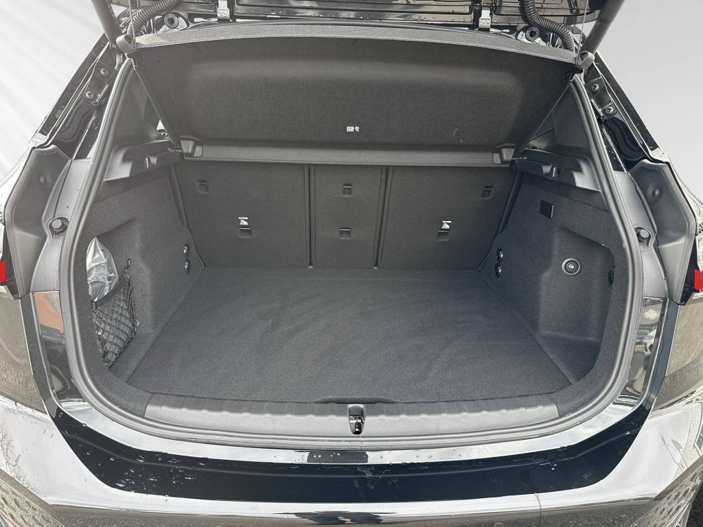 BMW 230e xDrive Active Tourer M Sport-image-8