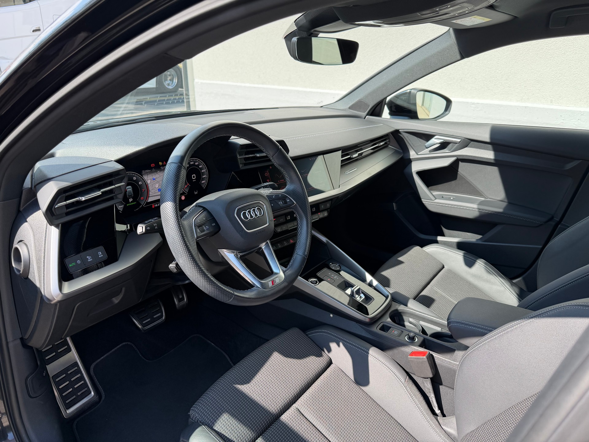 AUDI A3 Sportback 35 TFSI S line Attraction S-tronic-image-4