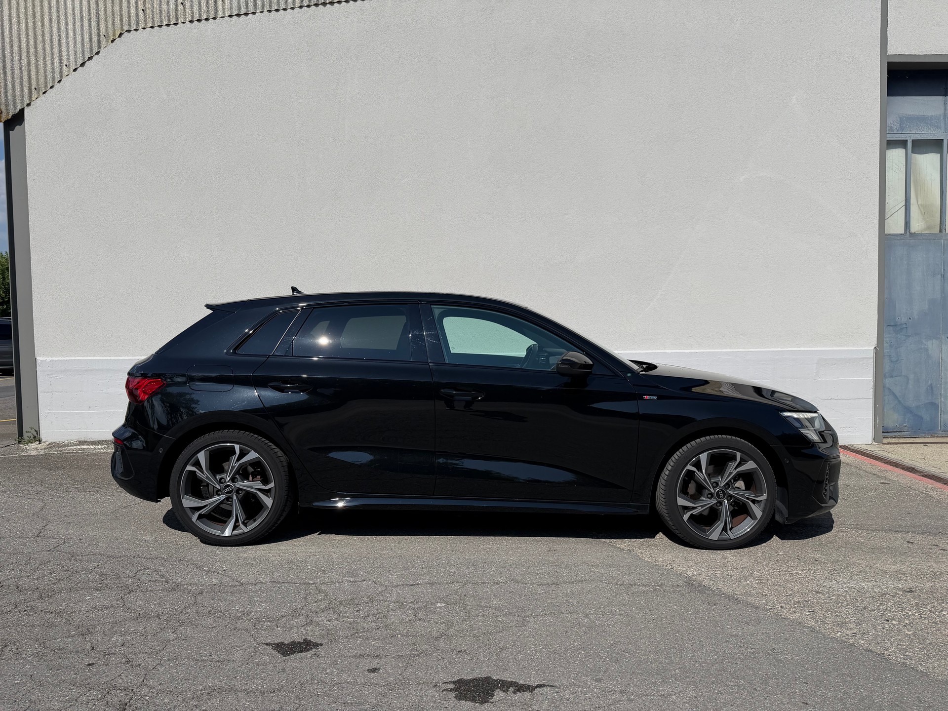 AUDI A3 Sportback 35 TFSI S line Attraction S-tronic – Garantie constructeur + Service jusqu'à 100'000 km-image-1