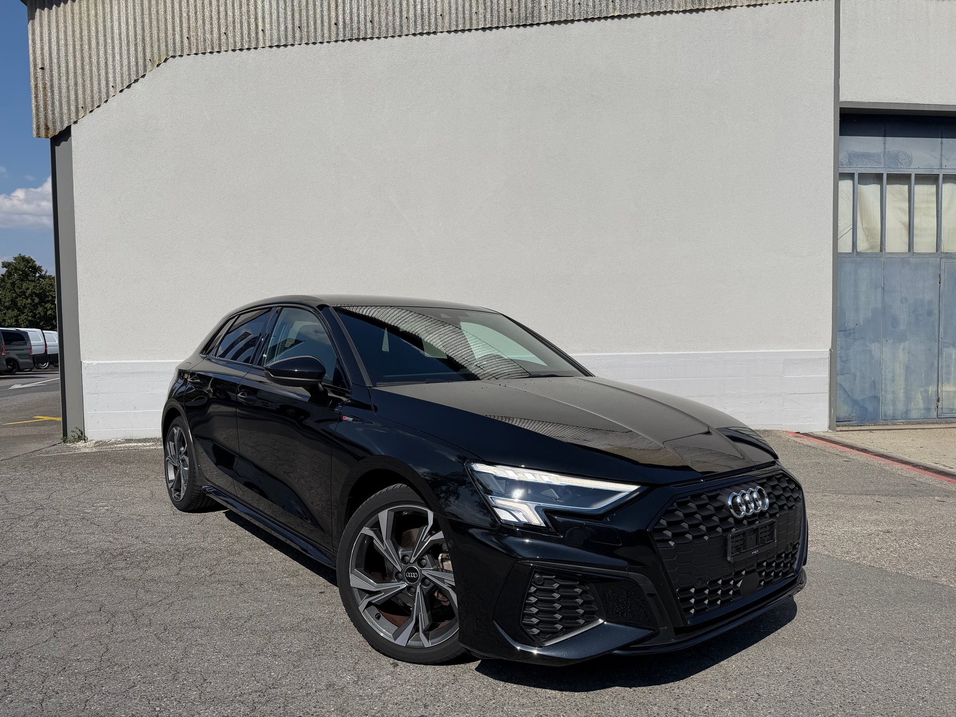 AUDI A3 Sportback 35 TFSI S line Attraction S-tronic – Garantie constructeur + Service jusqu'à 100'000 km-image-0