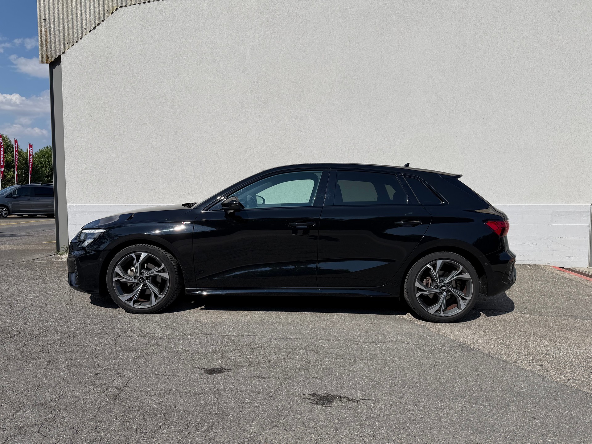 AUDI A3 Sportback 35 TFSI S line Attraction S-tronic – Garantie constructeur + Service jusqu'à 100'000 km-image-2