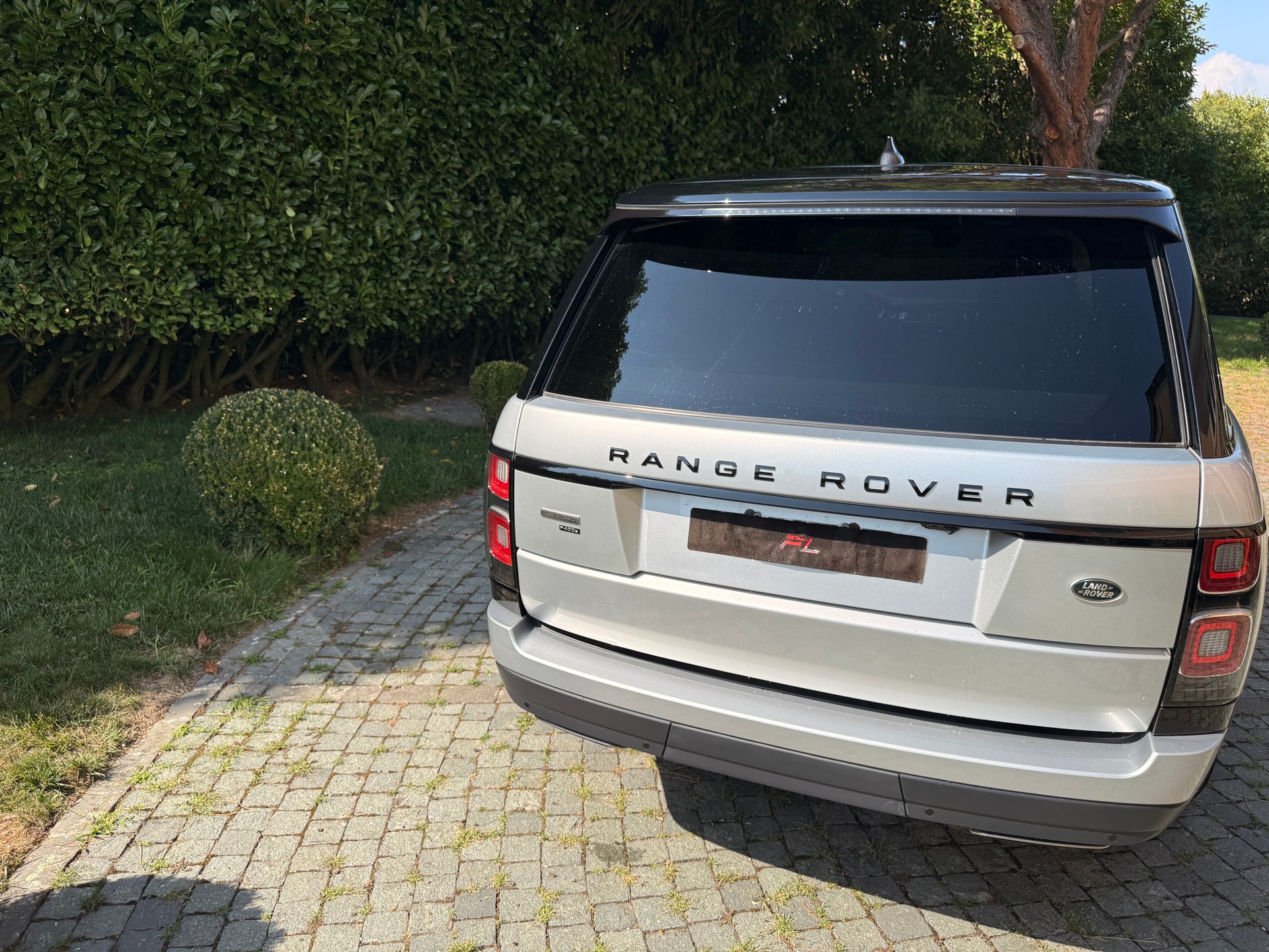 LAND ROVER 2.0 P400e Autobiography-image-1