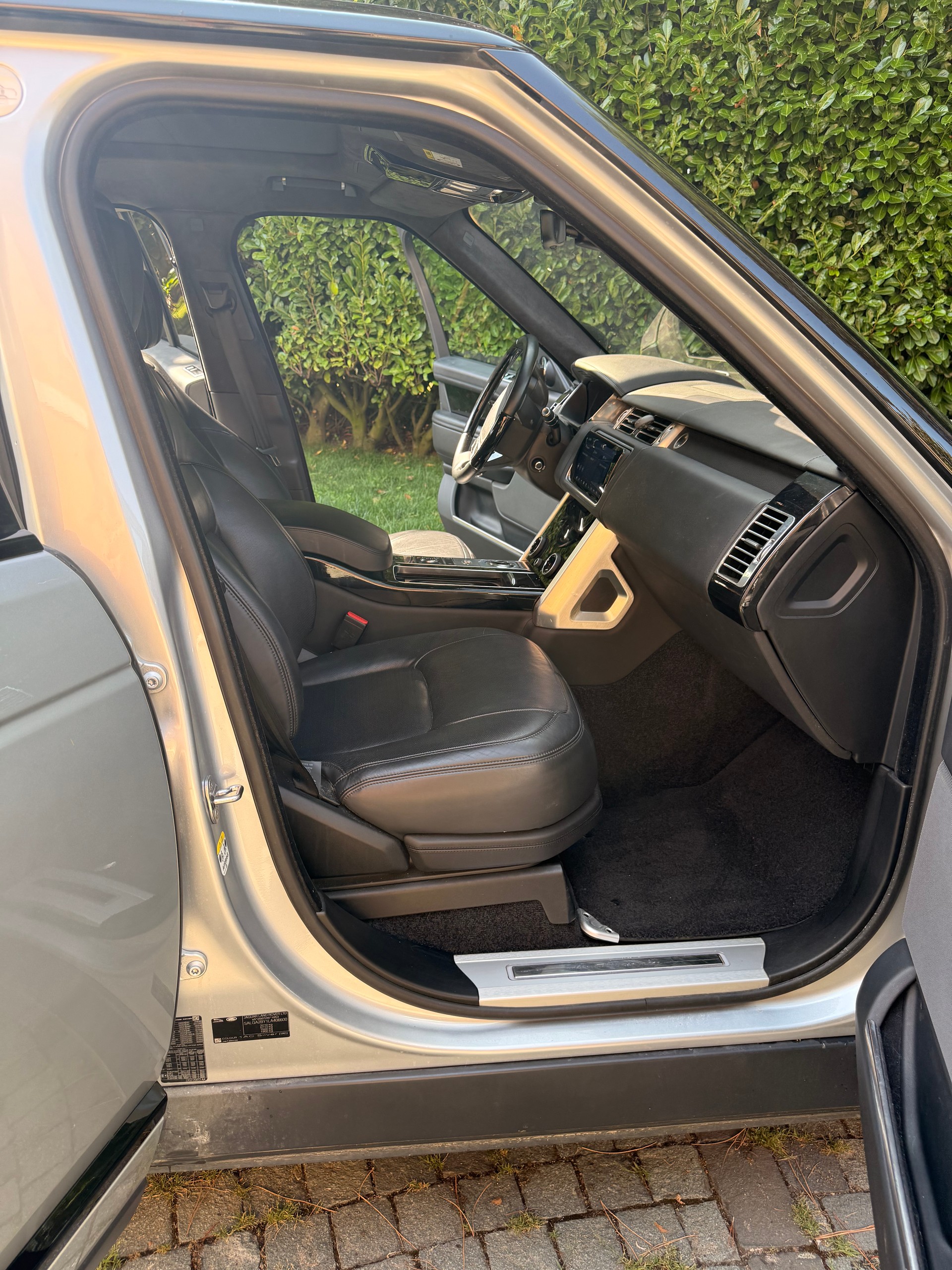 LAND ROVER 2.0 P400e Autobiography-image-5
