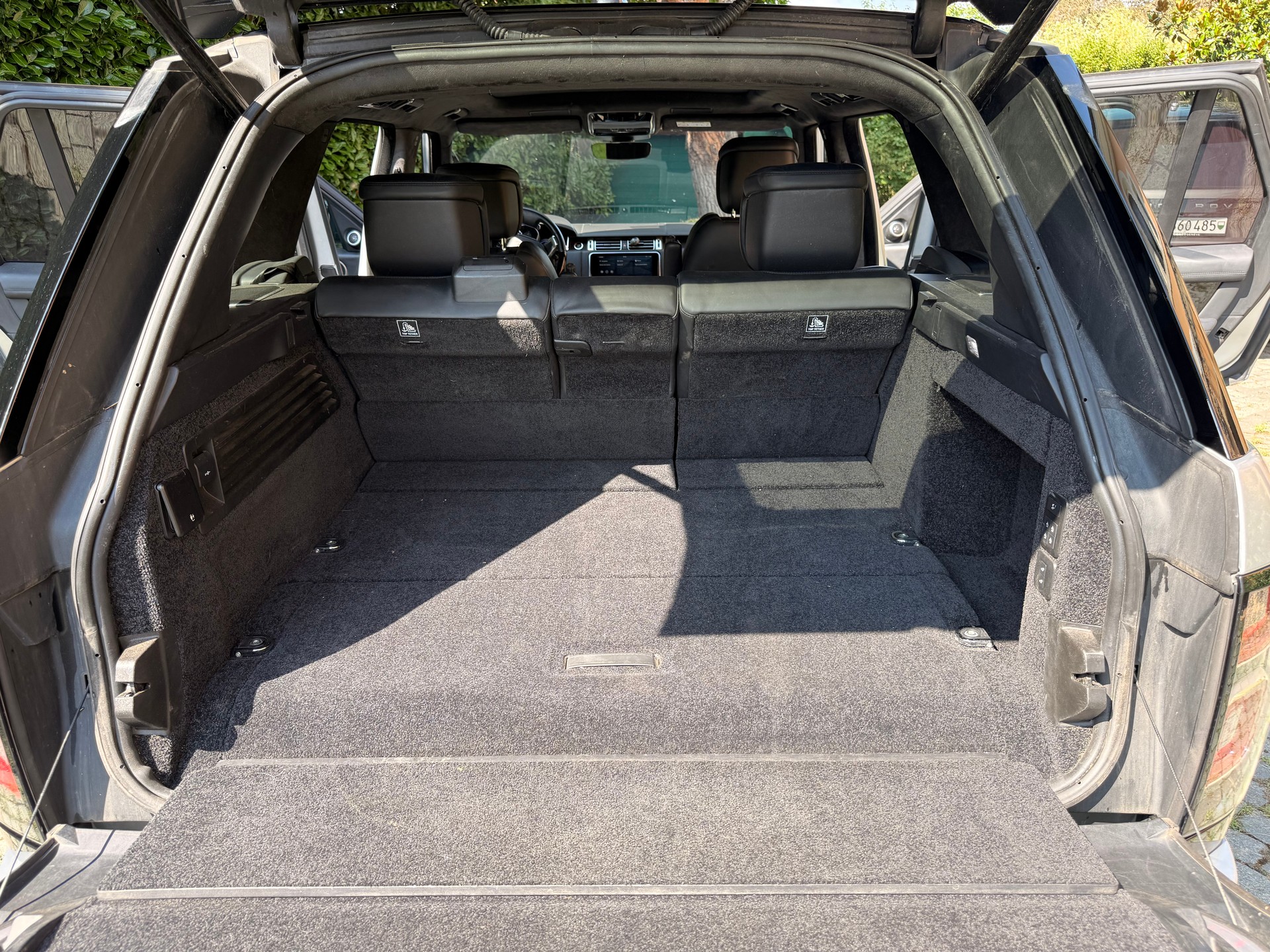 LAND ROVER 2.0 P400e Autobiography-image-4