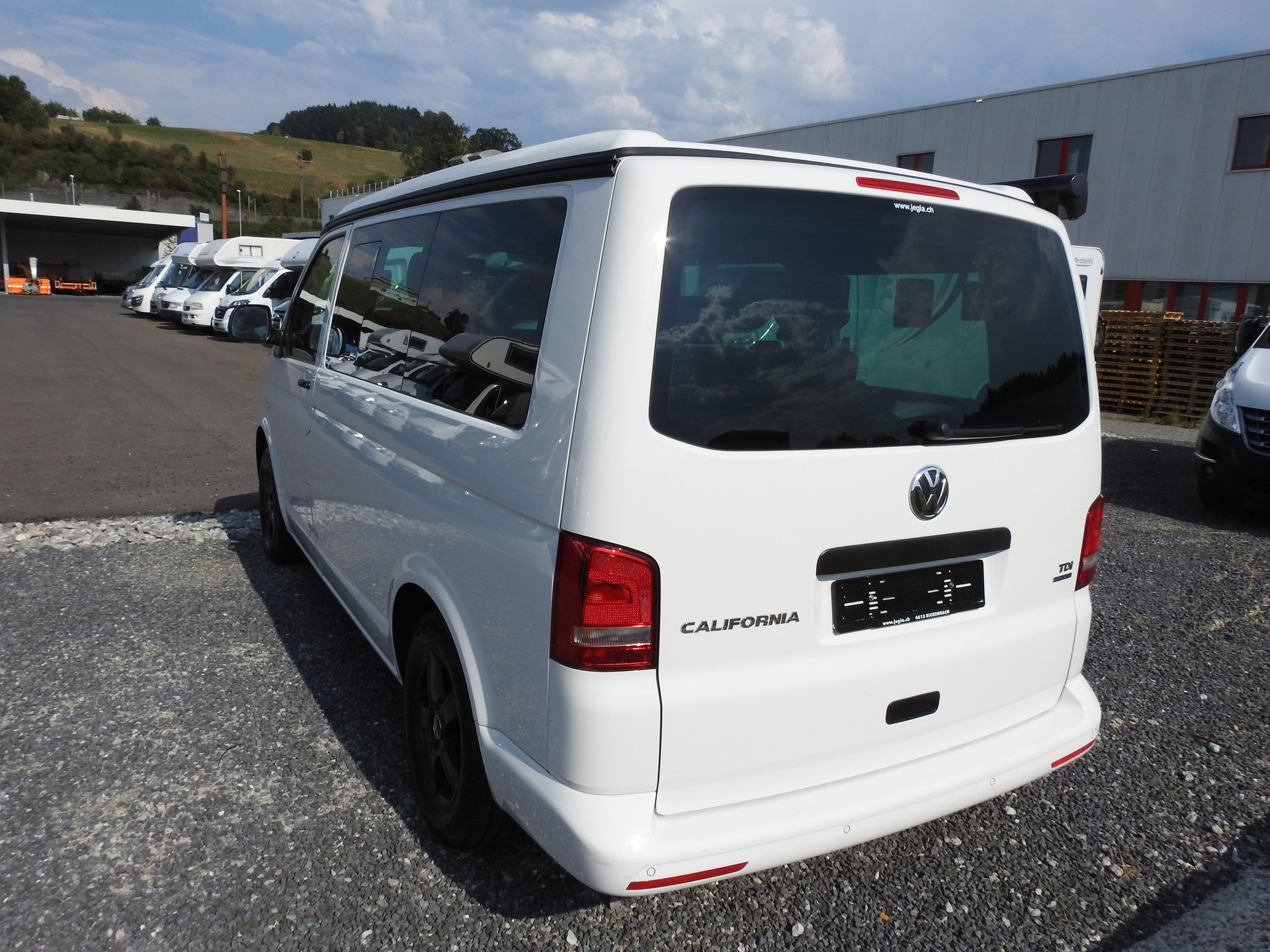 VW T5 California 2.0 TDI Beach Travel-image-3