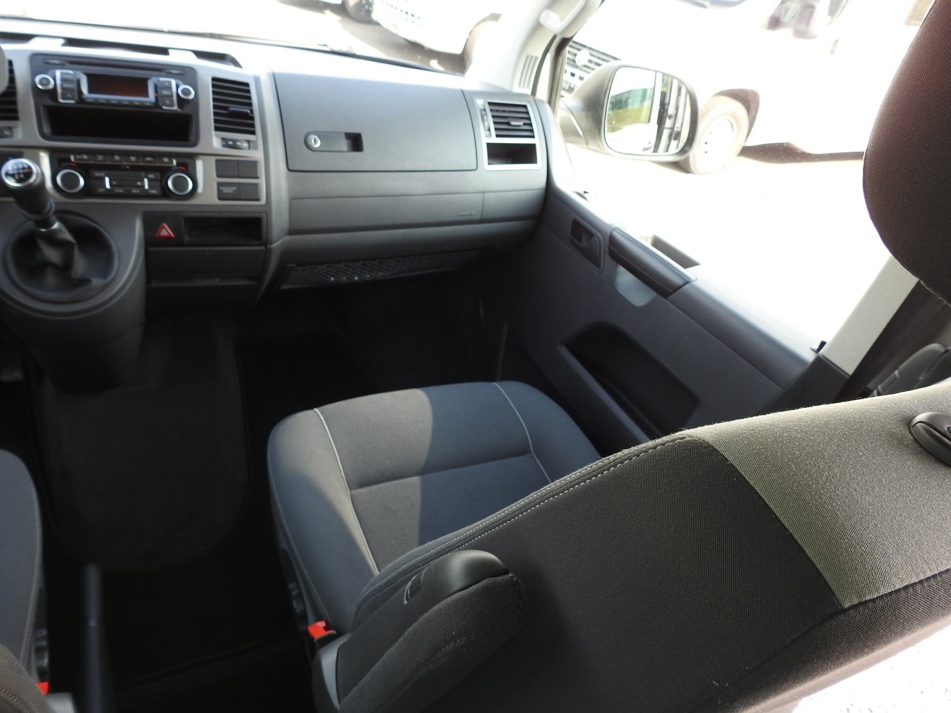 VW T5 California 2.0 TDI Beach Travel-image-16