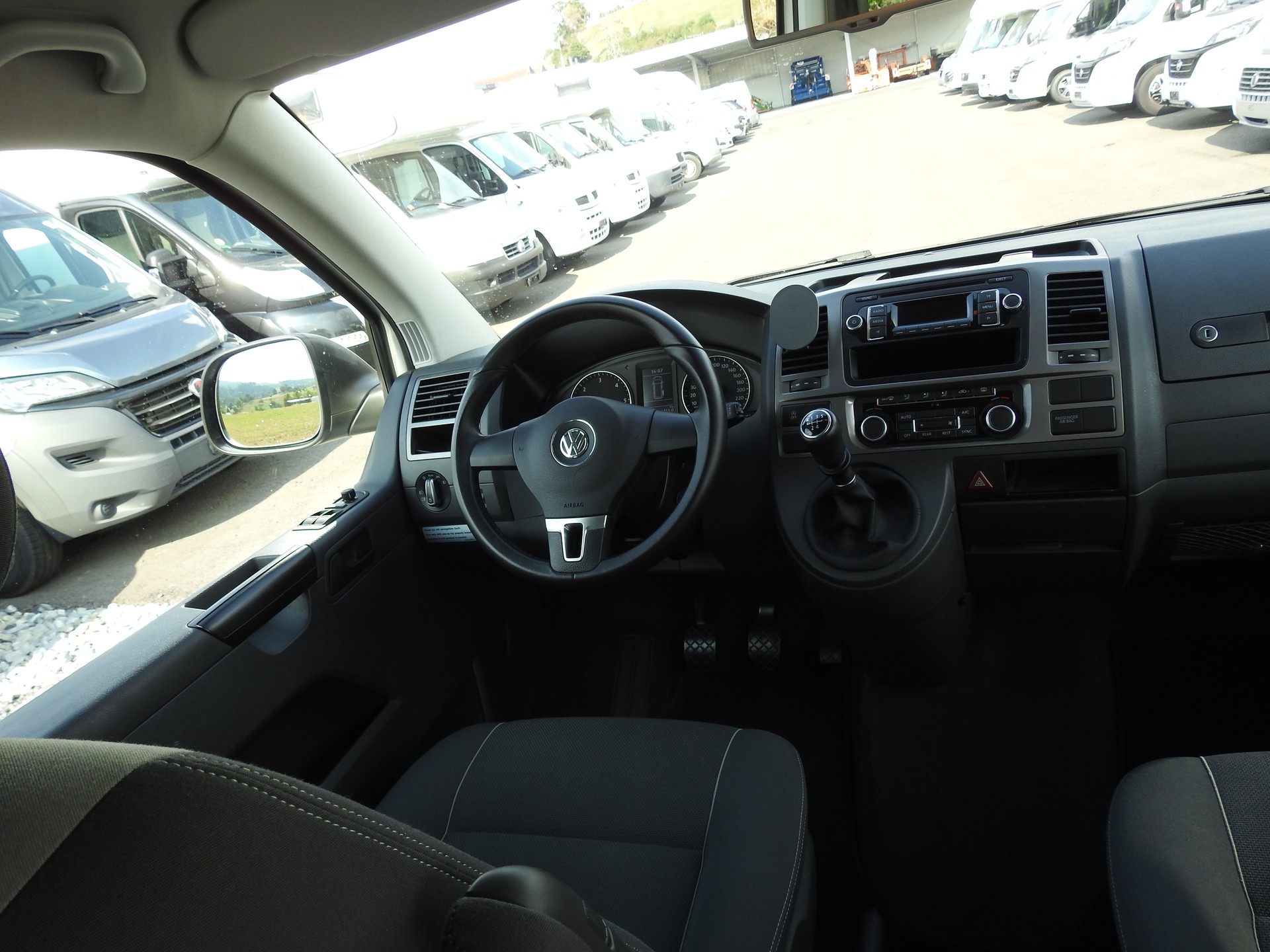 VW T5 California 2.0 TDI Beach Travel-image-17