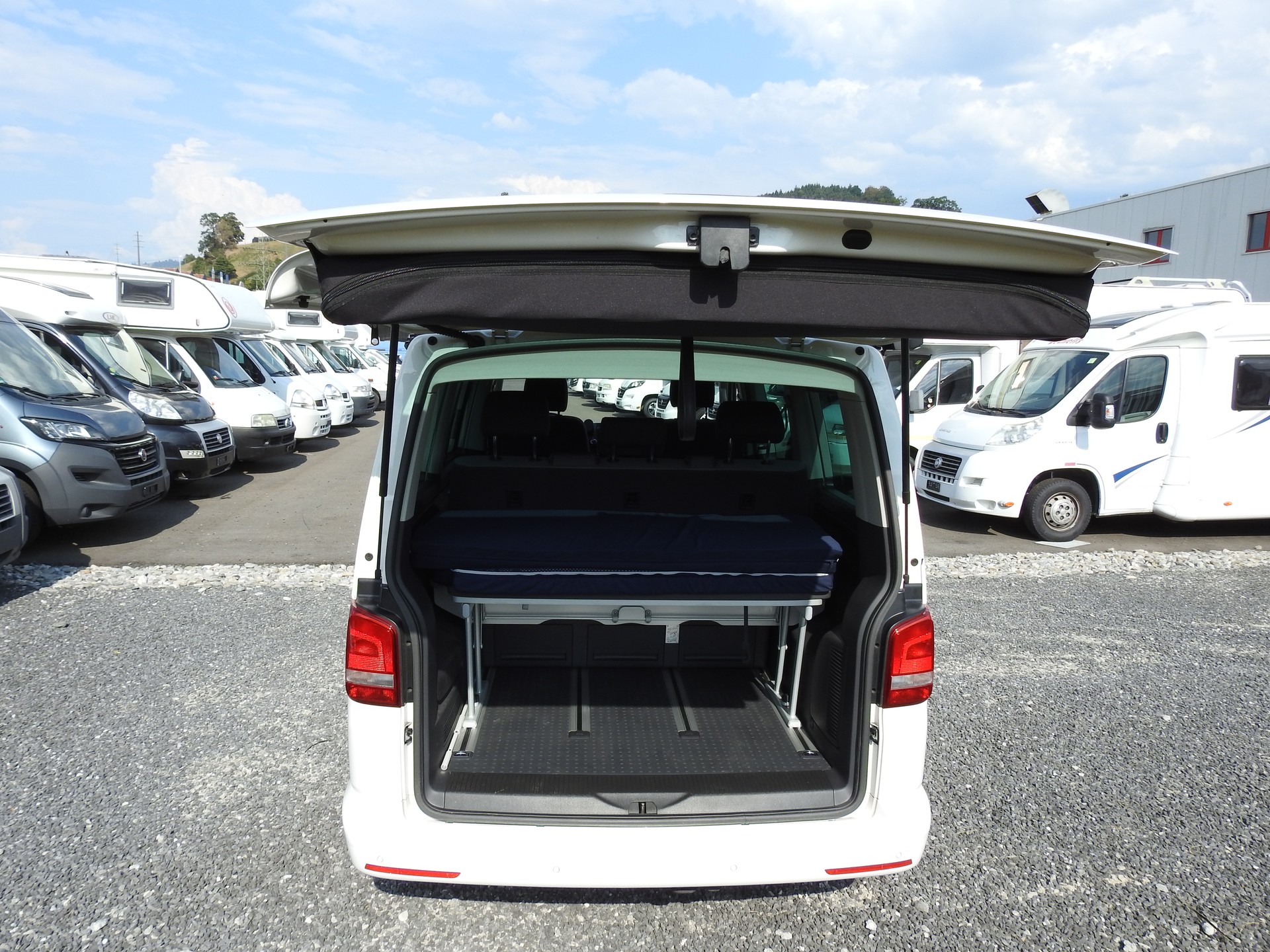 VW T5 California 2.0 TDI Beach Travel-image-9
