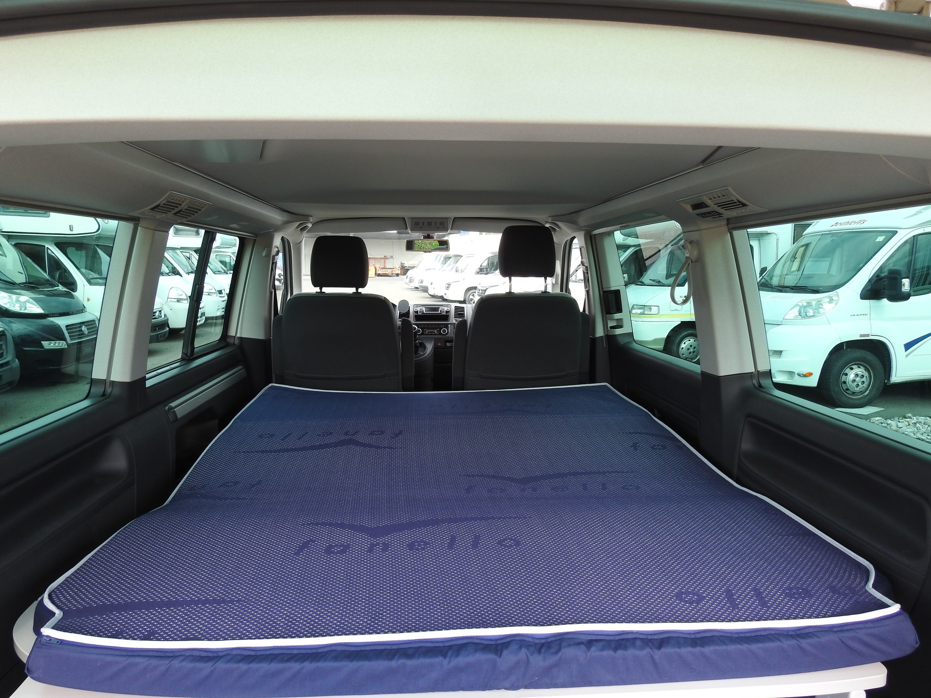VW T5 California 2.0 TDI Beach Travel-image-25