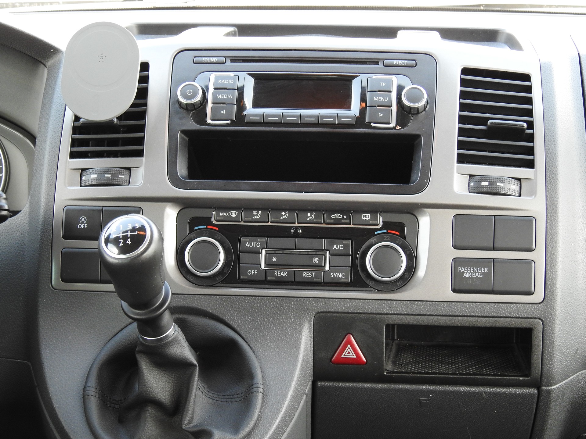 VW T5 California 2.0 TDI Beach Travel-image-15