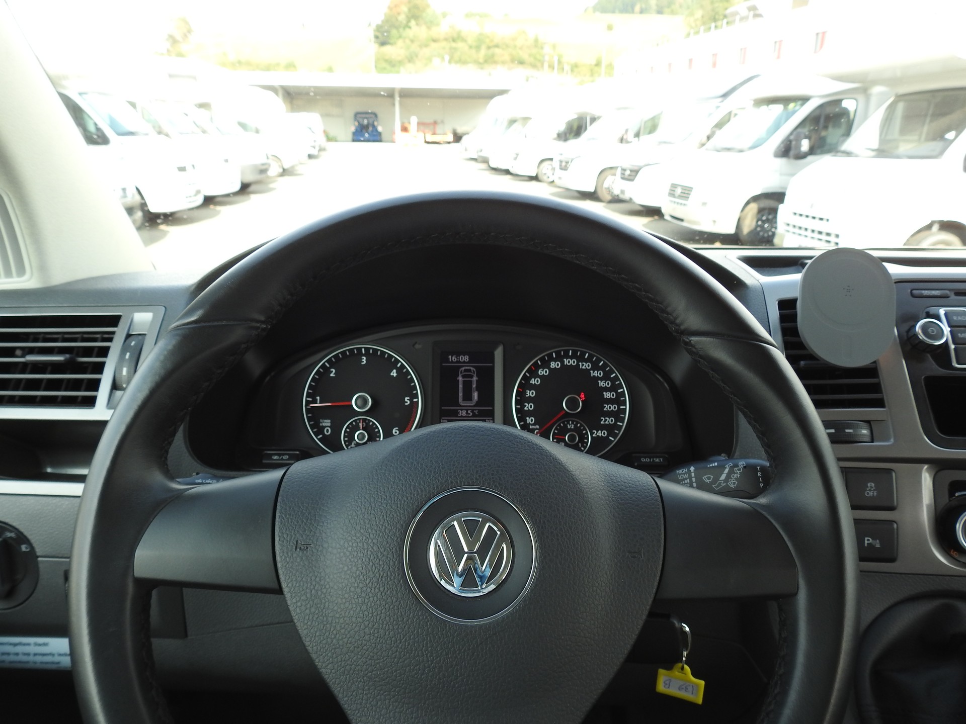 VW T5 California 2.0 TDI Beach Travel-image-22