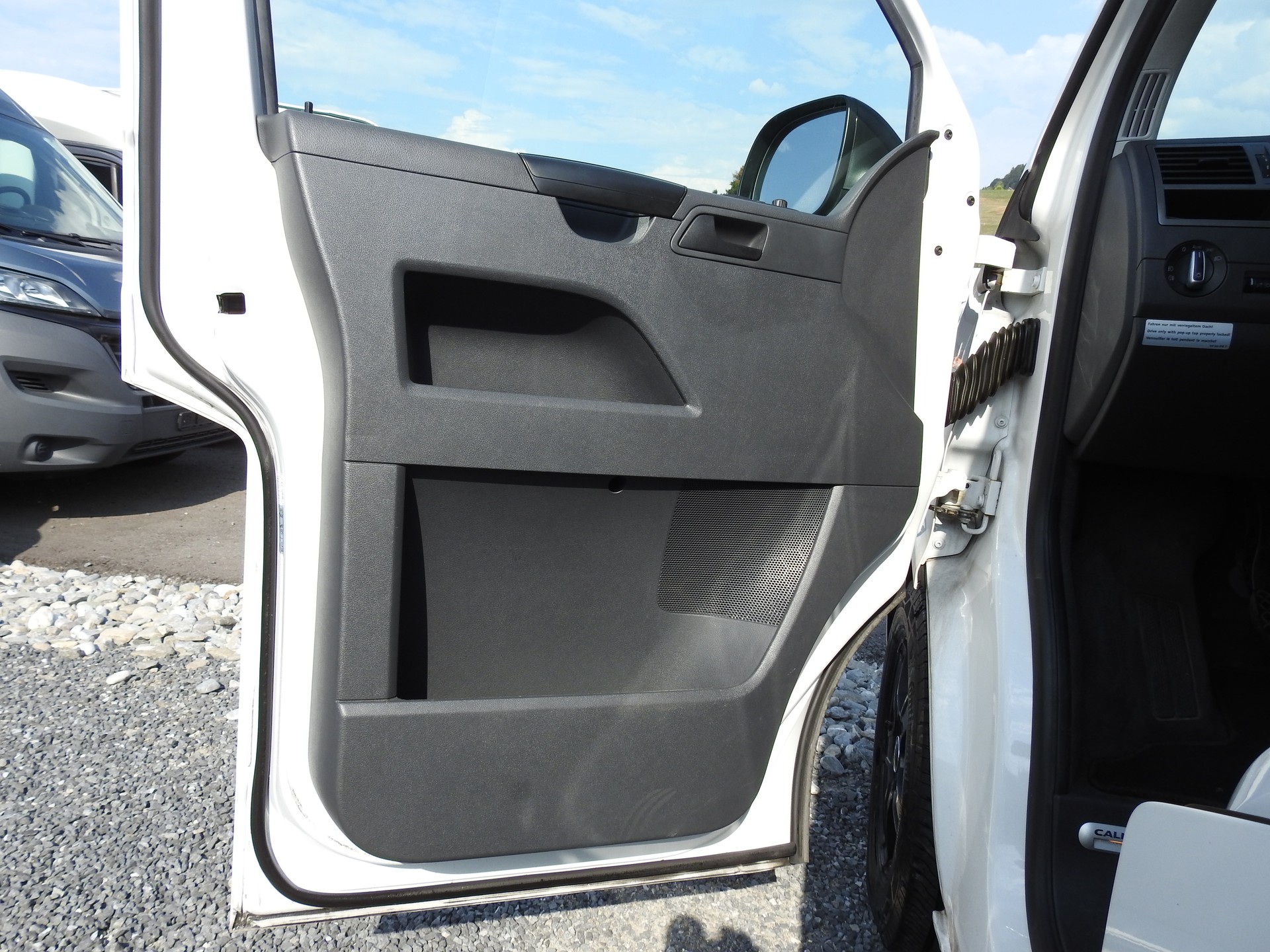 VW T5 California 2.0 TDI Beach Travel-image-10