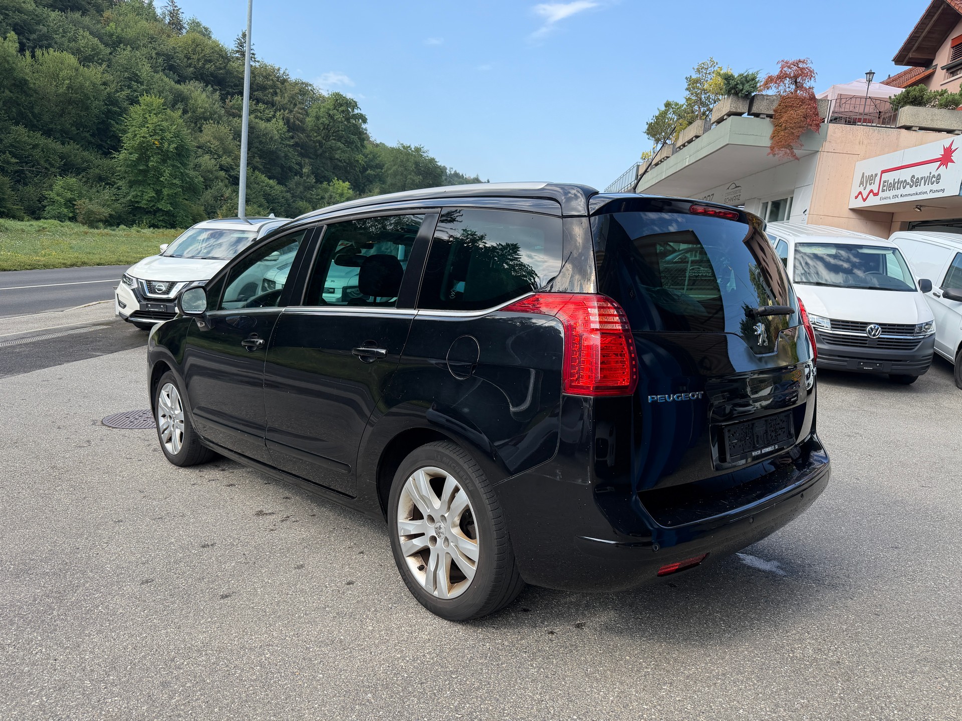 PEUGEOT 5008 1.6 16V T Sport Pack-image-4