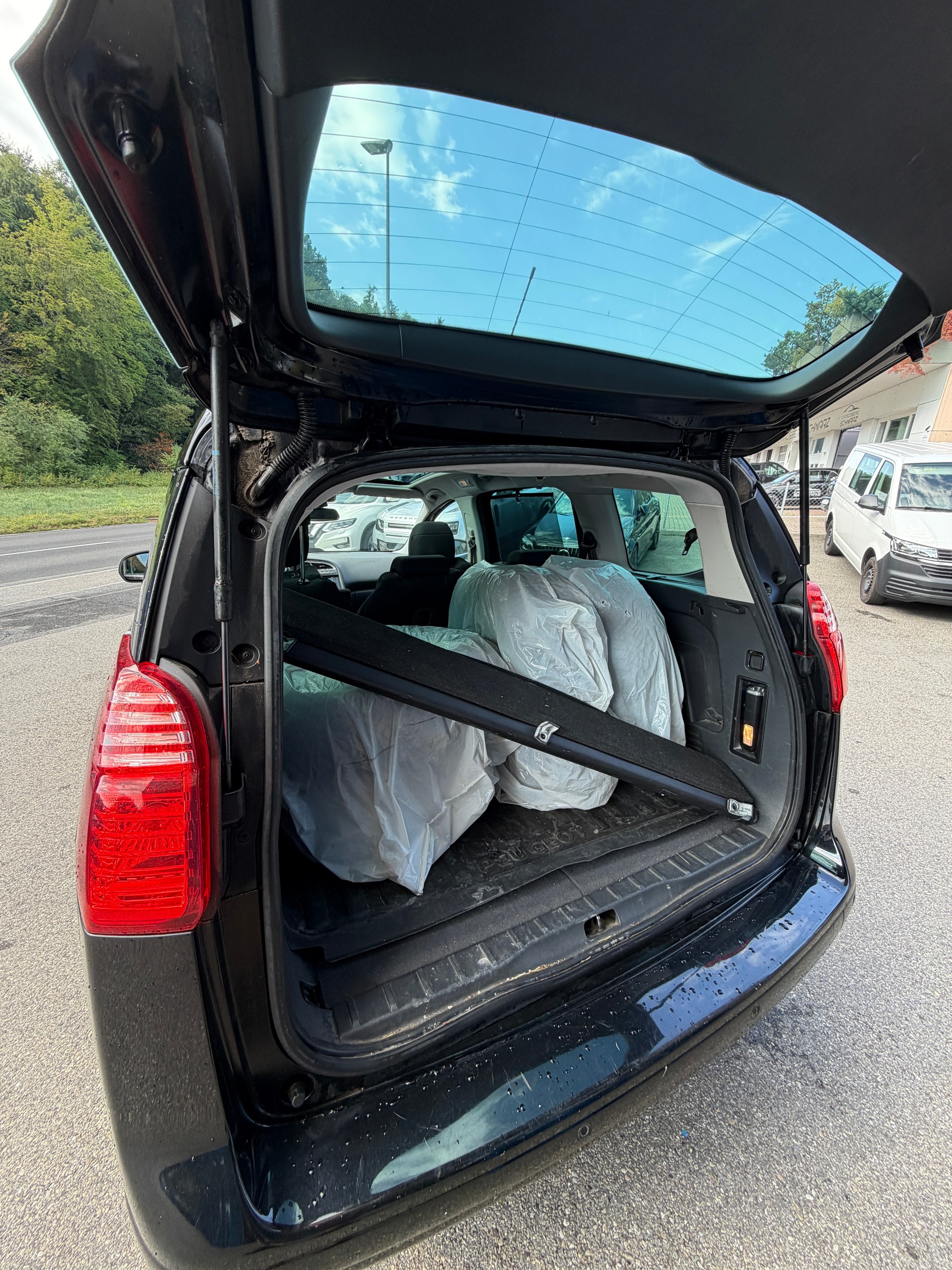 PEUGEOT 5008 1.6 16V T Sport Pack-image-12