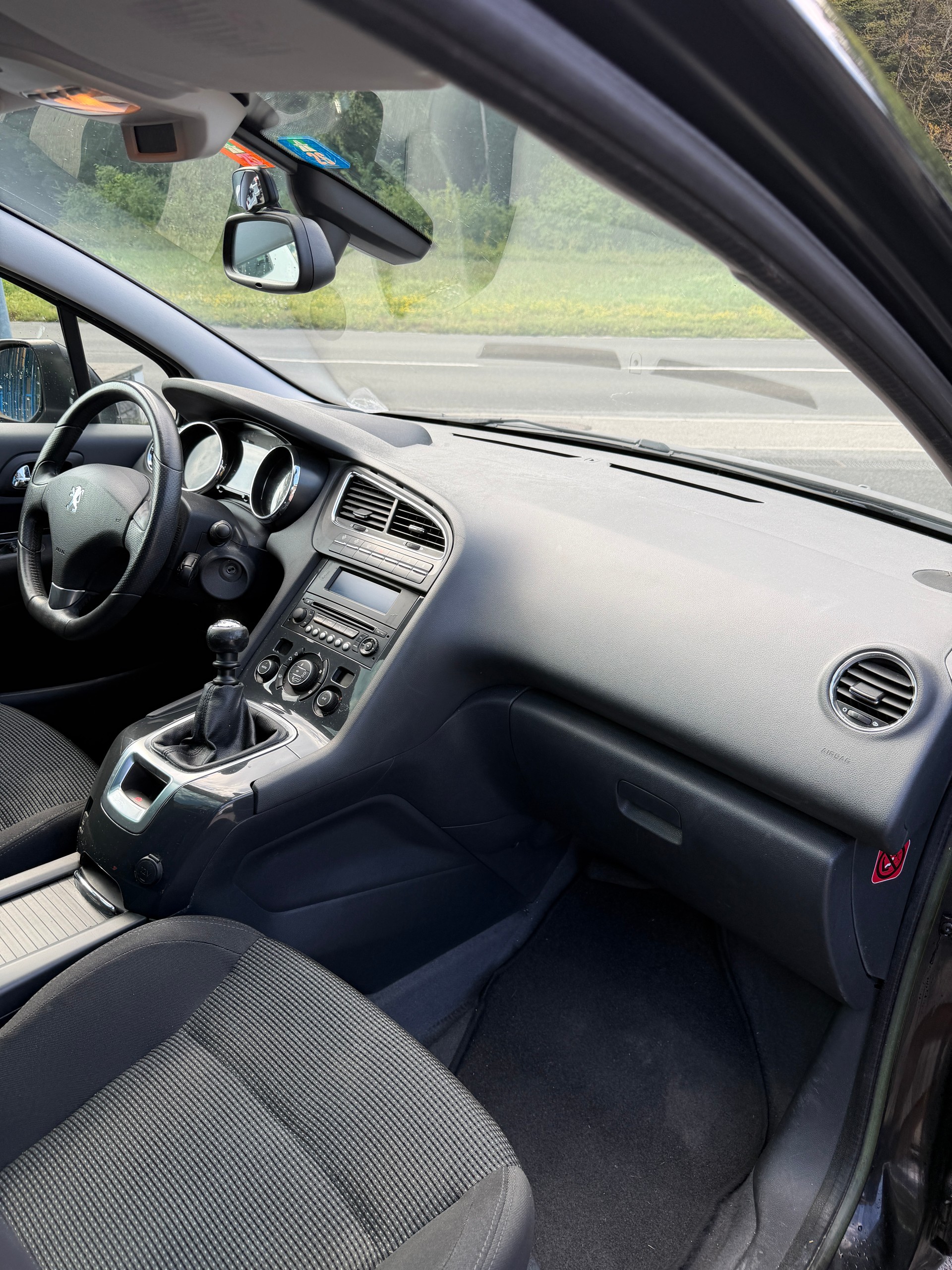 PEUGEOT 5008 1.6 16V T Sport Pack-image-9