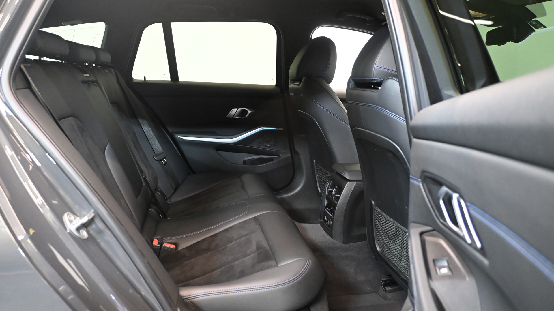 BMW 320d Touring M Sport Steptronic-image-6