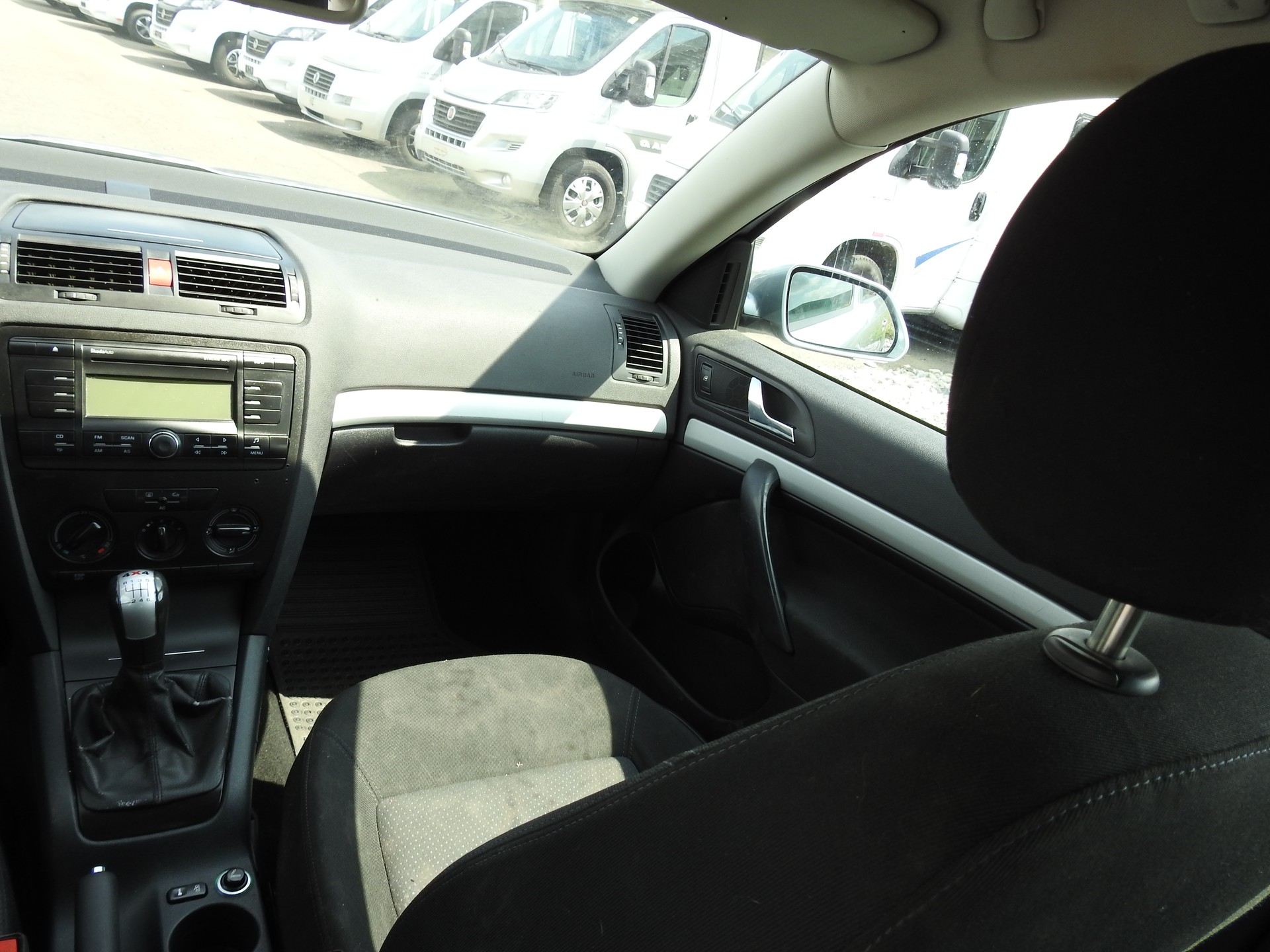 SKODA Octavia 2.0 FSI Swiss Adventure 4x4-image-16