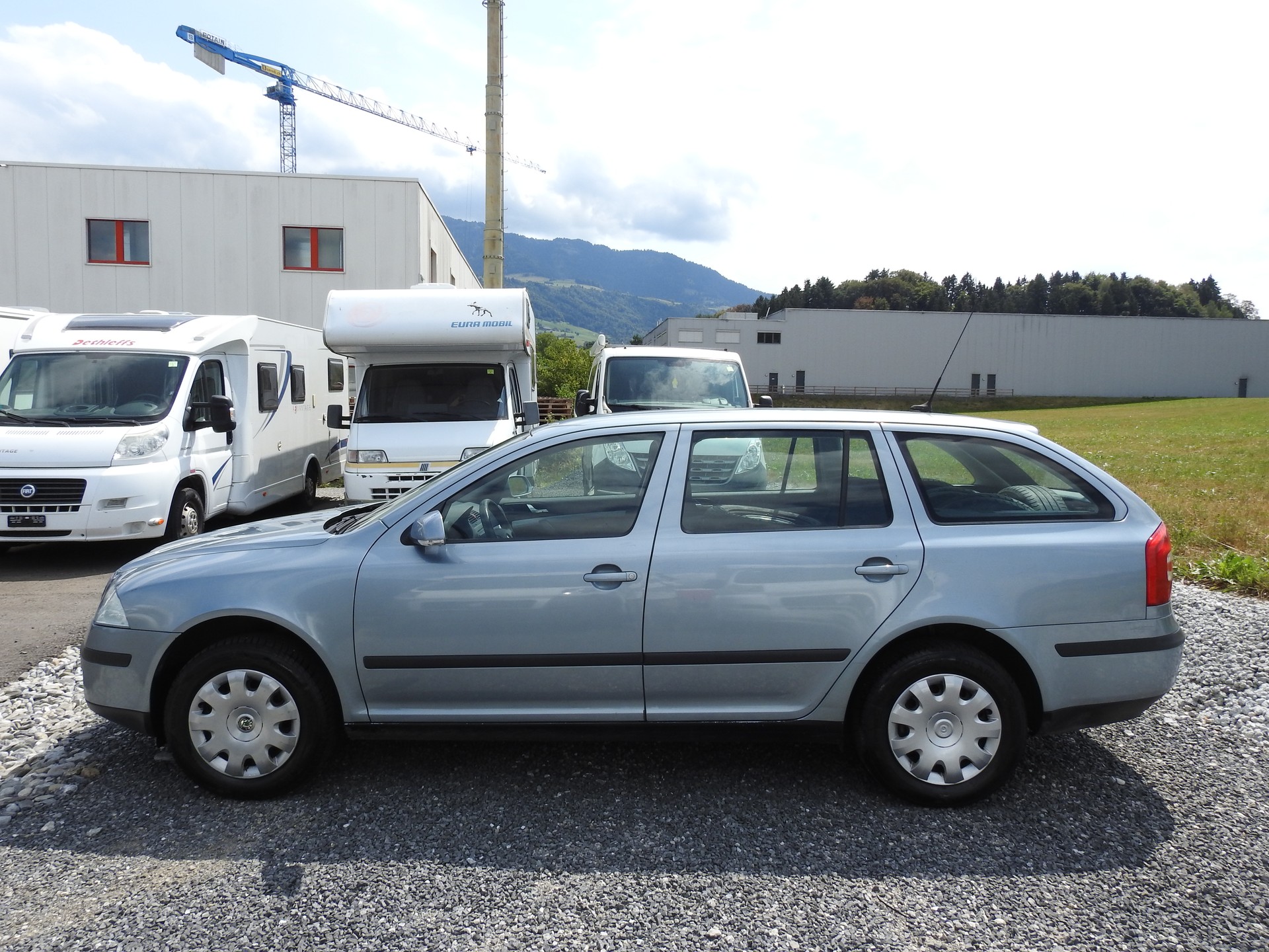 SKODA Octavia 2.0 FSI Swiss Adventure 4x4-image-2