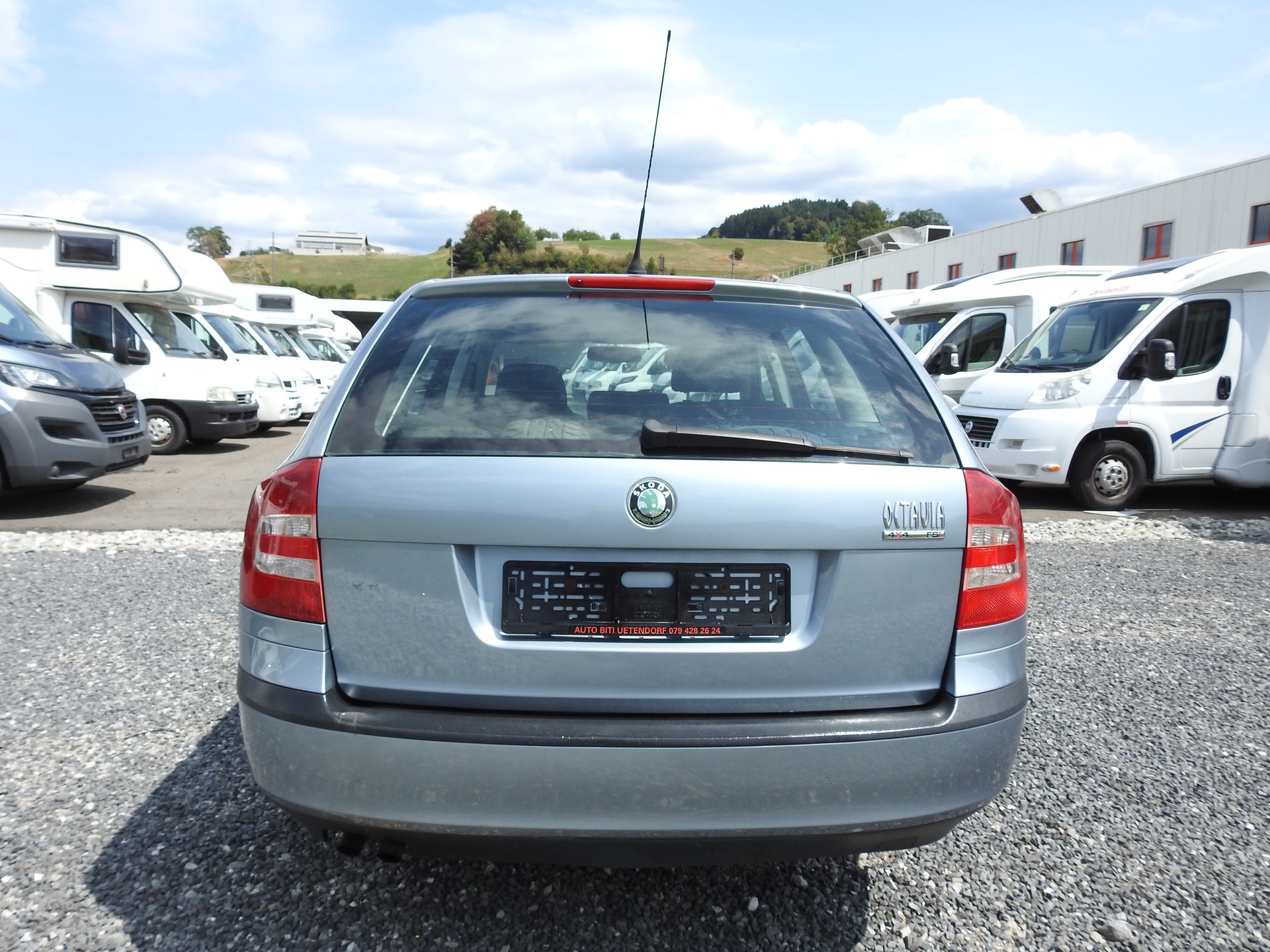 SKODA Octavia 2.0 FSI Swiss Adventure 4x4-image-4