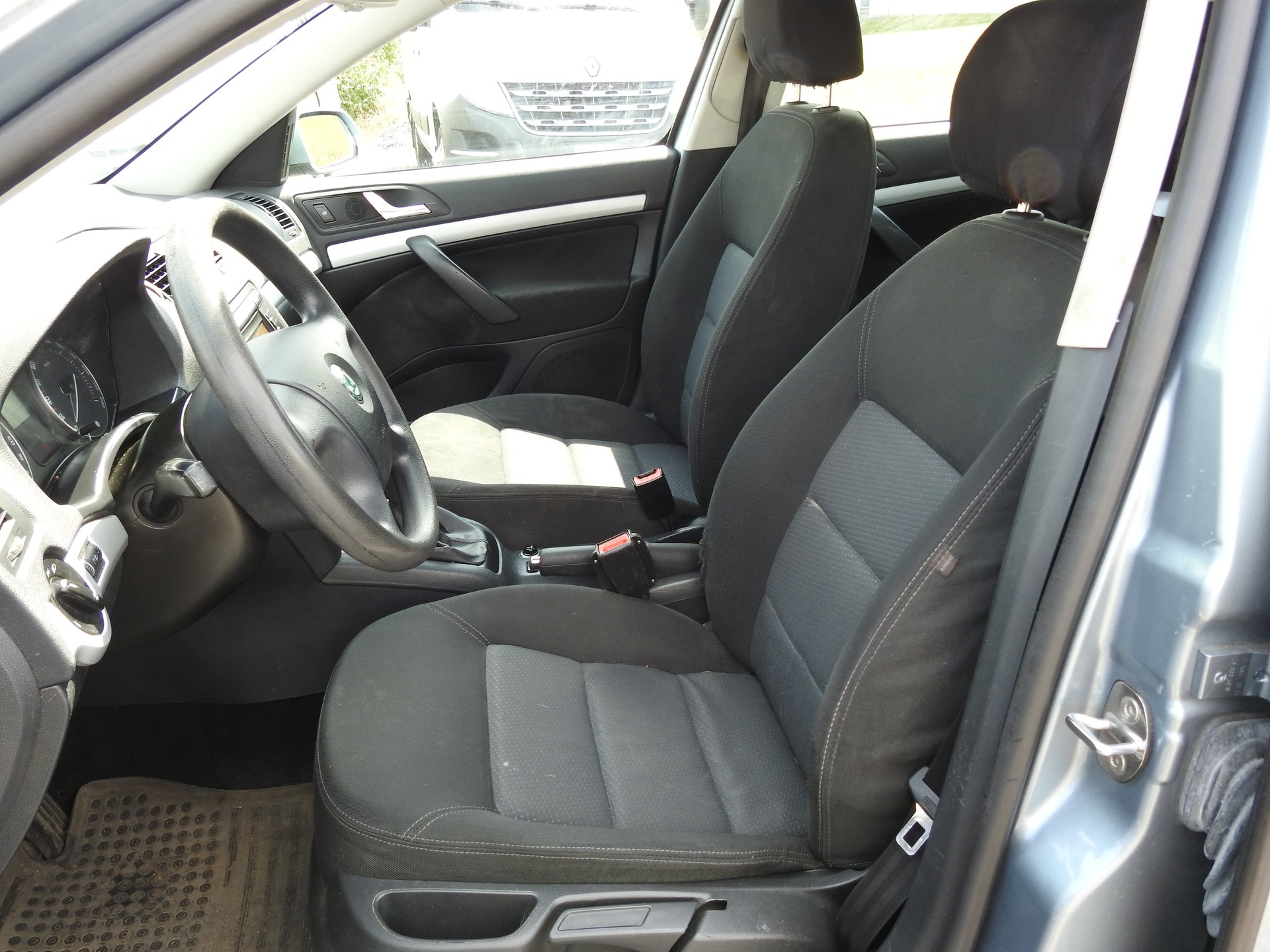 SKODA Octavia 2.0 FSI Swiss Adventure 4x4-image-11