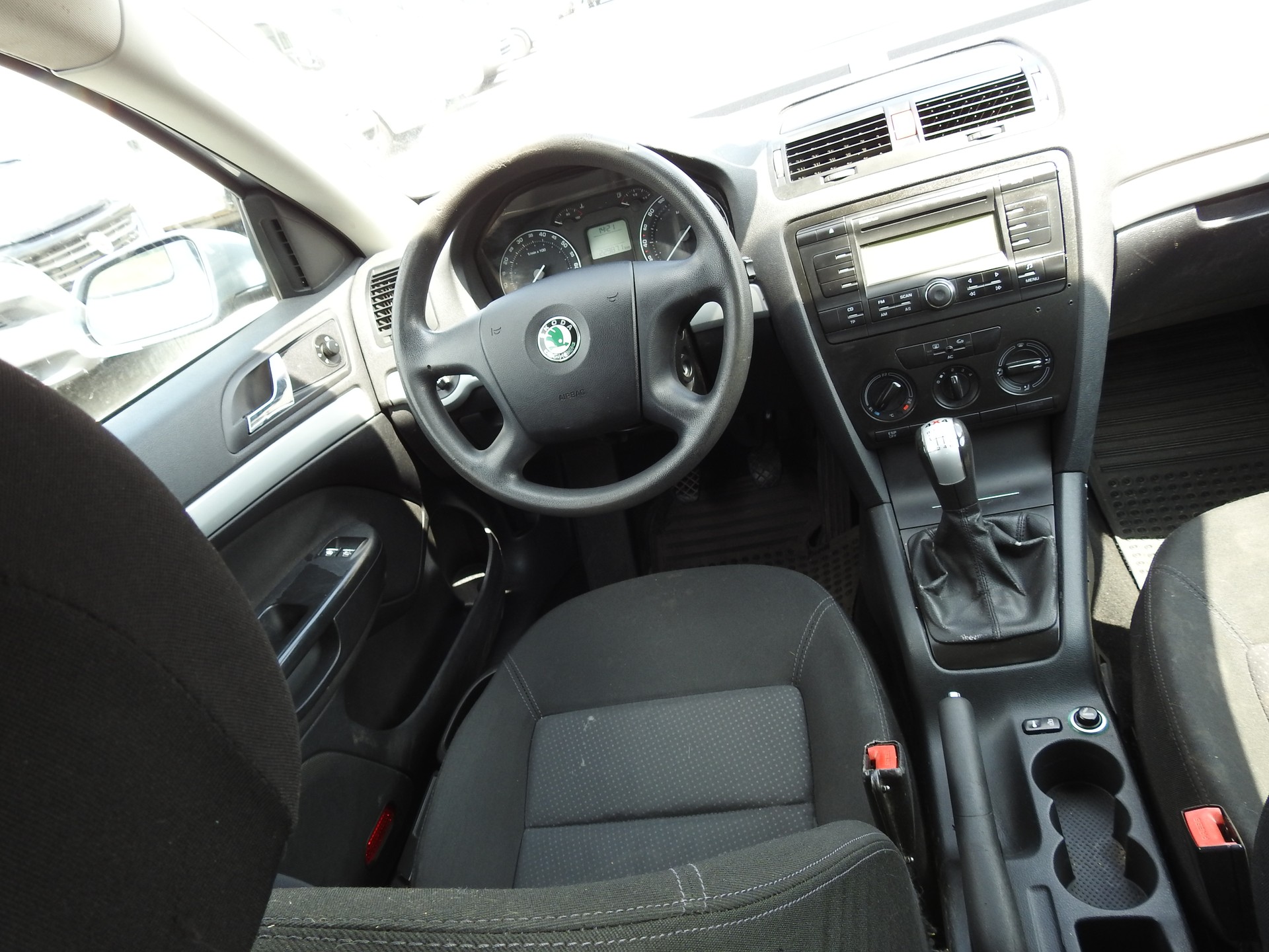 SKODA Octavia 2.0 FSI Swiss Adventure 4x4-image-17